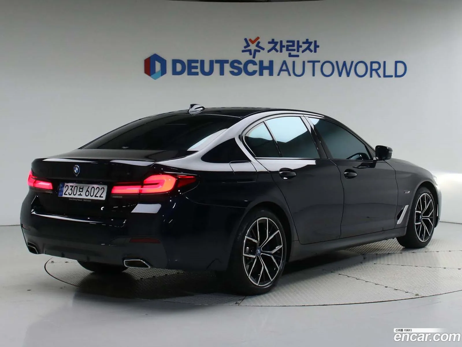 BMW 5 Series G30 530E M Sports - фотография 8099819