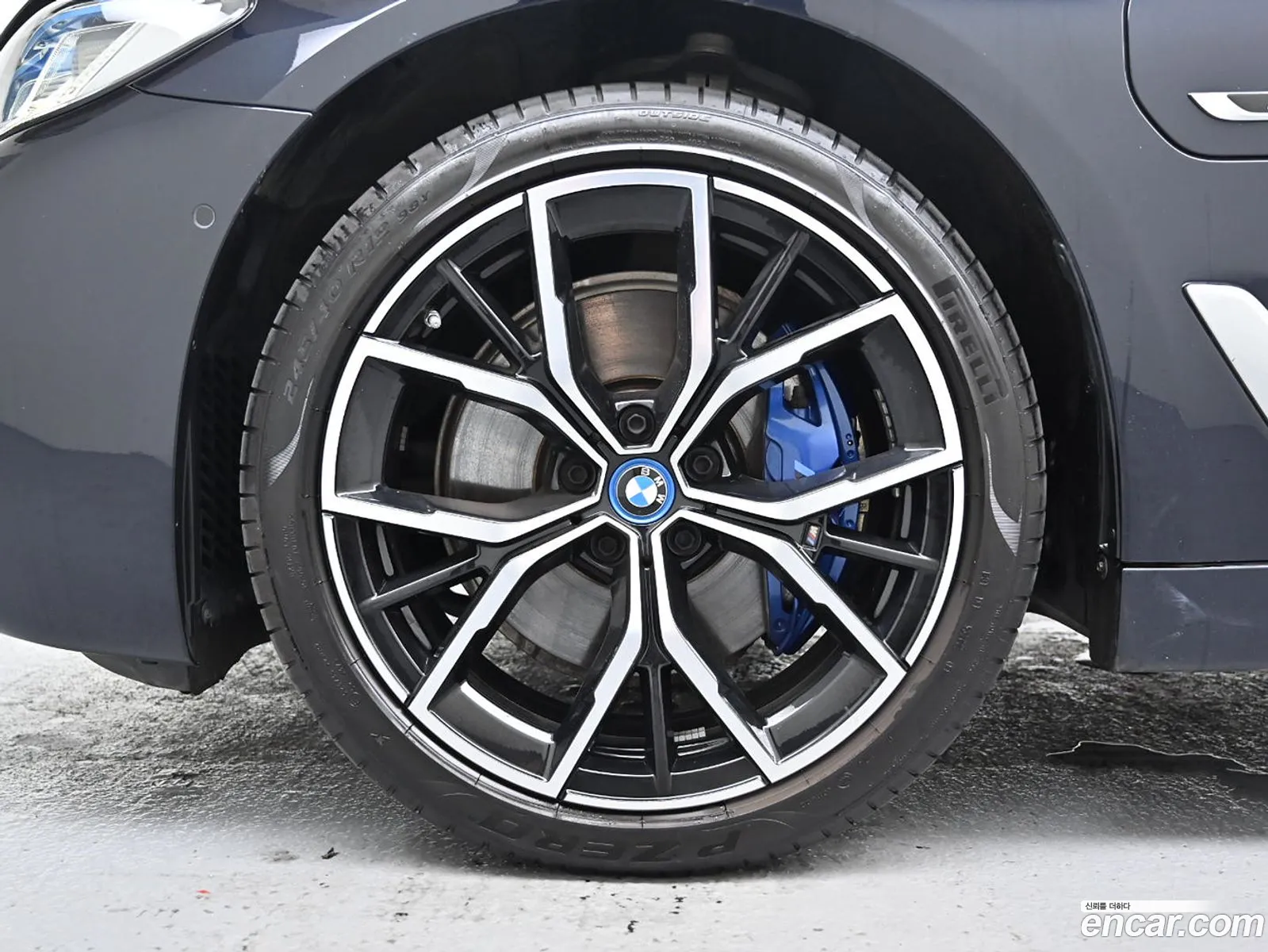 BMW 5 Series G30 530E M Sports - фотография 8099822