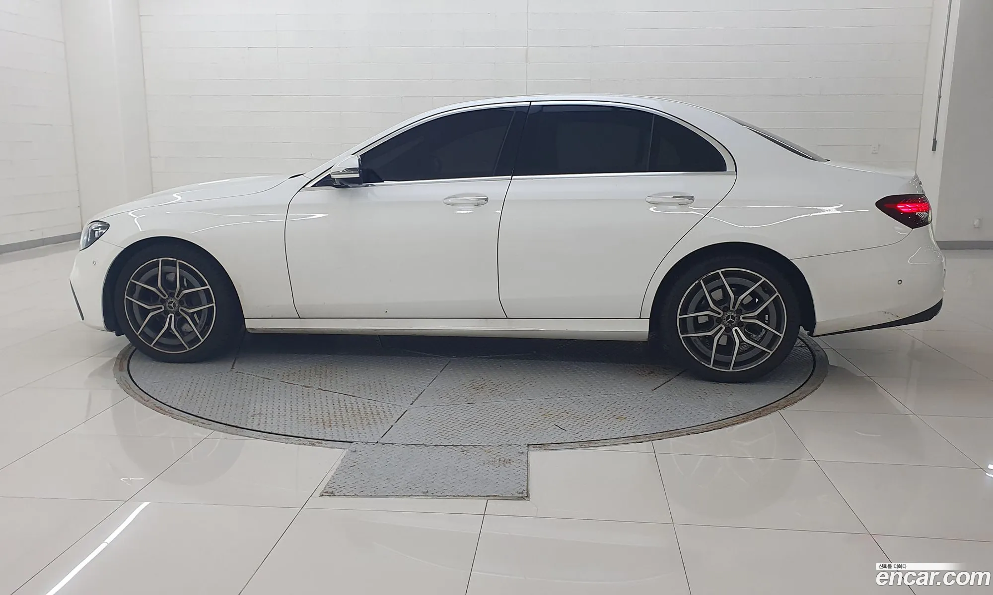 Mercedes E-Class W213 E220D 4Matic Amg Line - фотография 19816174