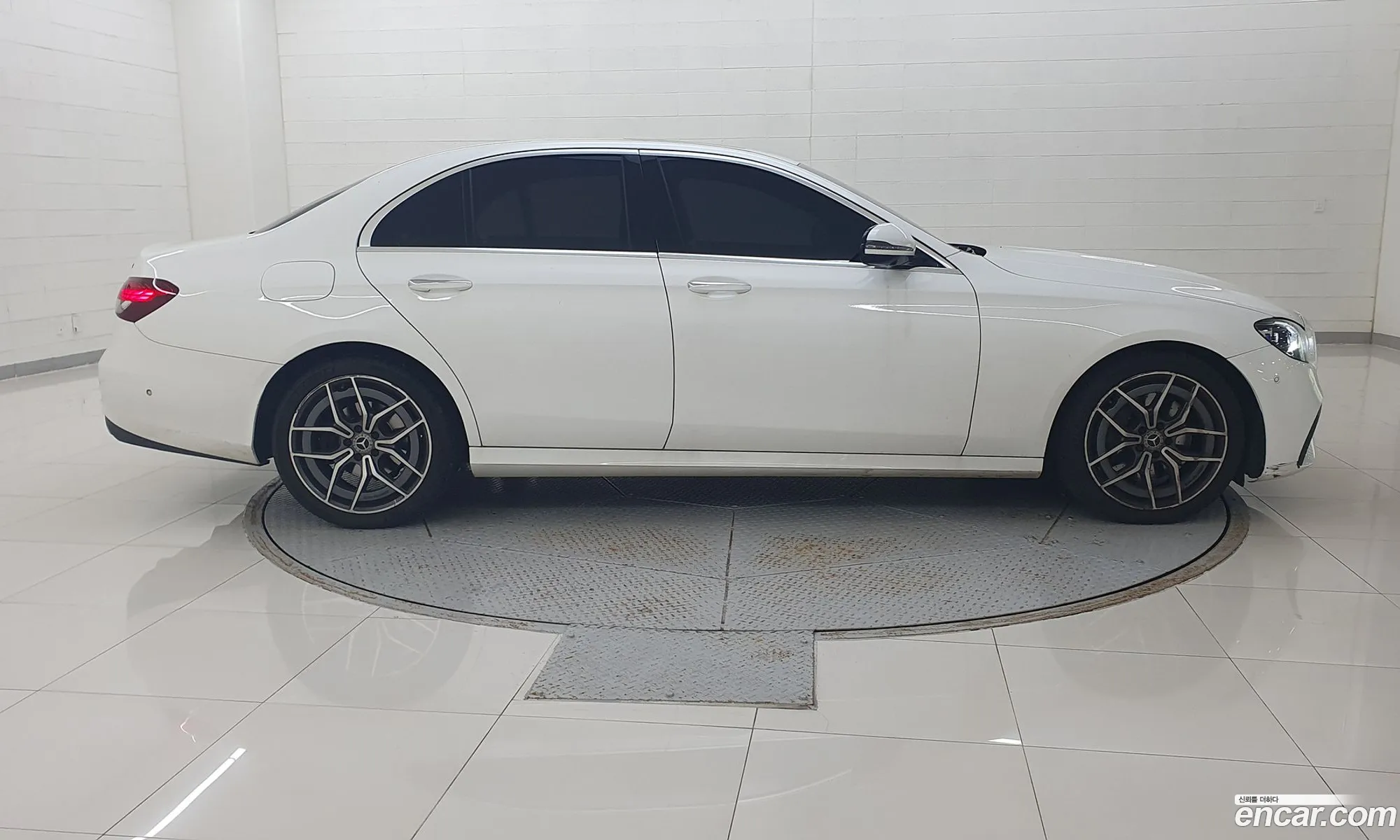 Mercedes E-Class W213 E220D 4Matic Amg Line - фотография 19816178