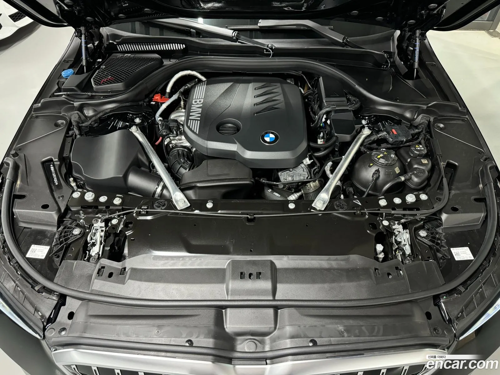 BMW 5 Series G60 523D - фотография 8126612