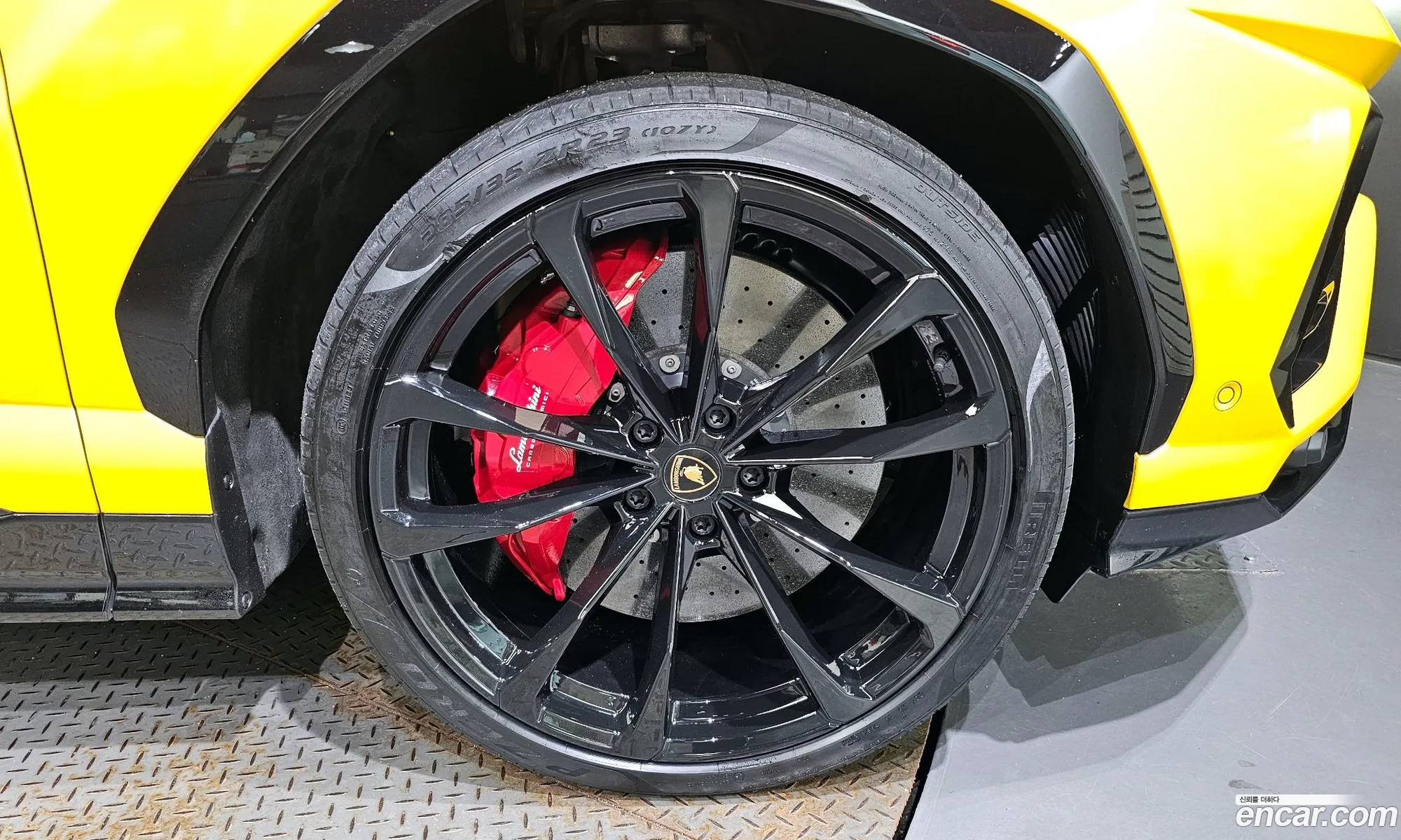 Lamborghini Urus 40 V8 - фотография 3721612