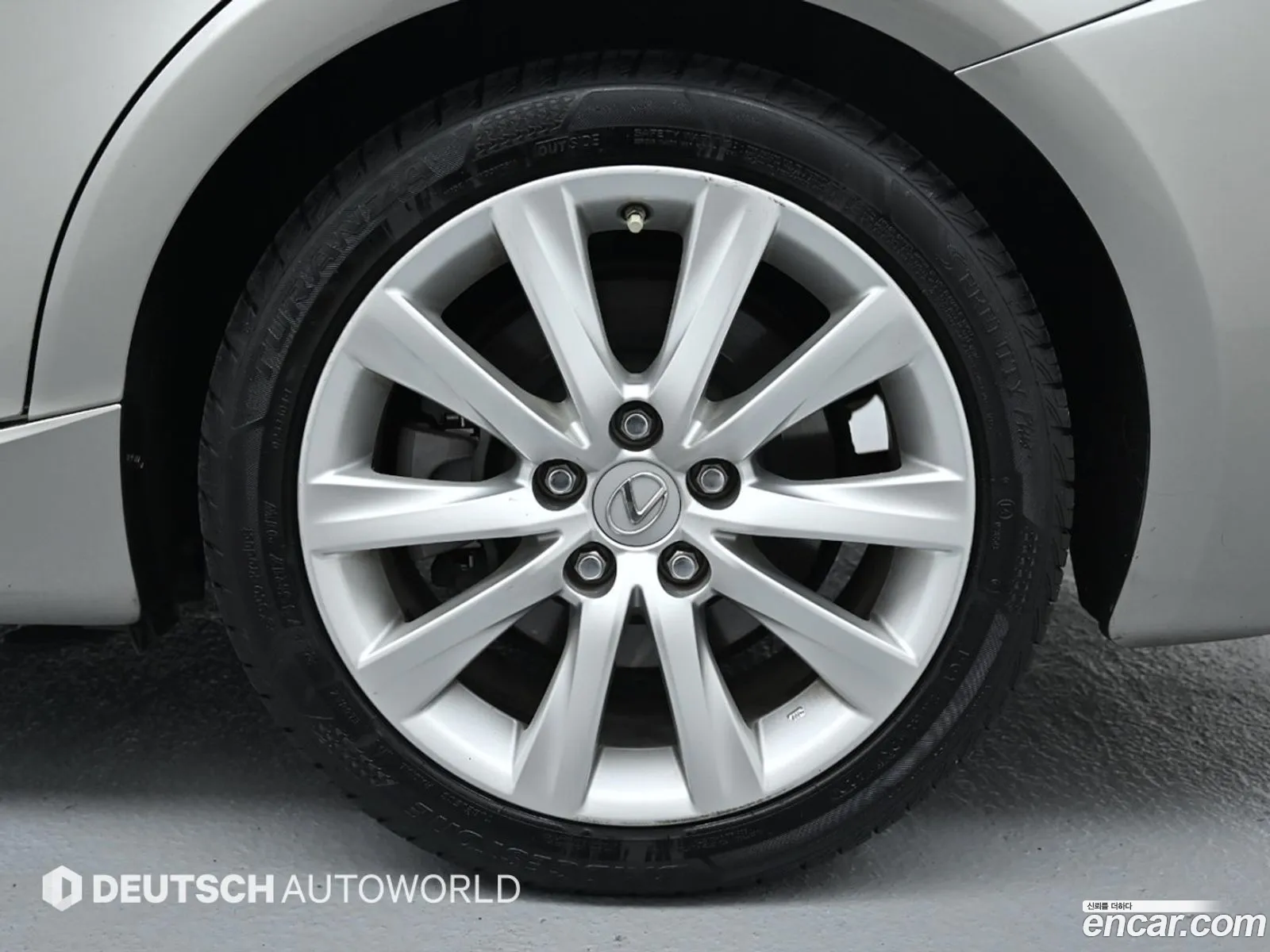 Lexus New Is200T Supreme - фотография 6570288