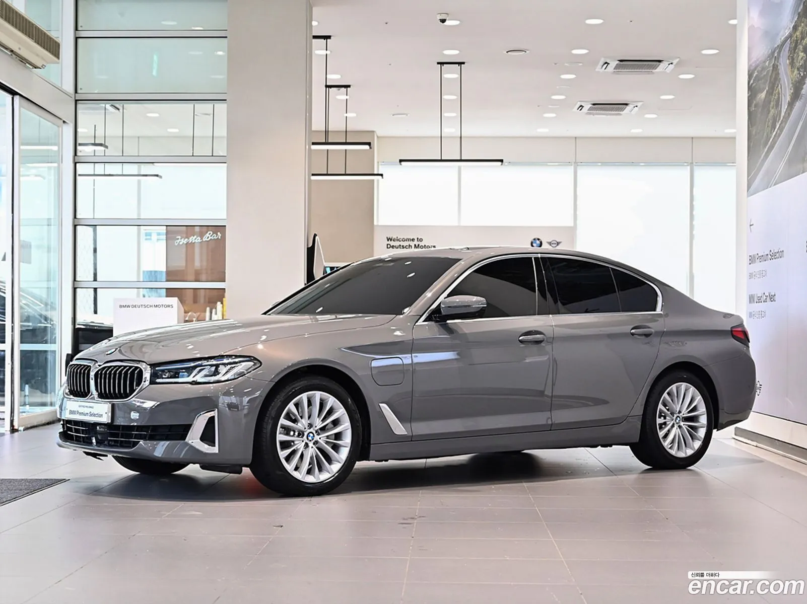 BMW 5 Series G30 530E Luxury - фотография 7837771