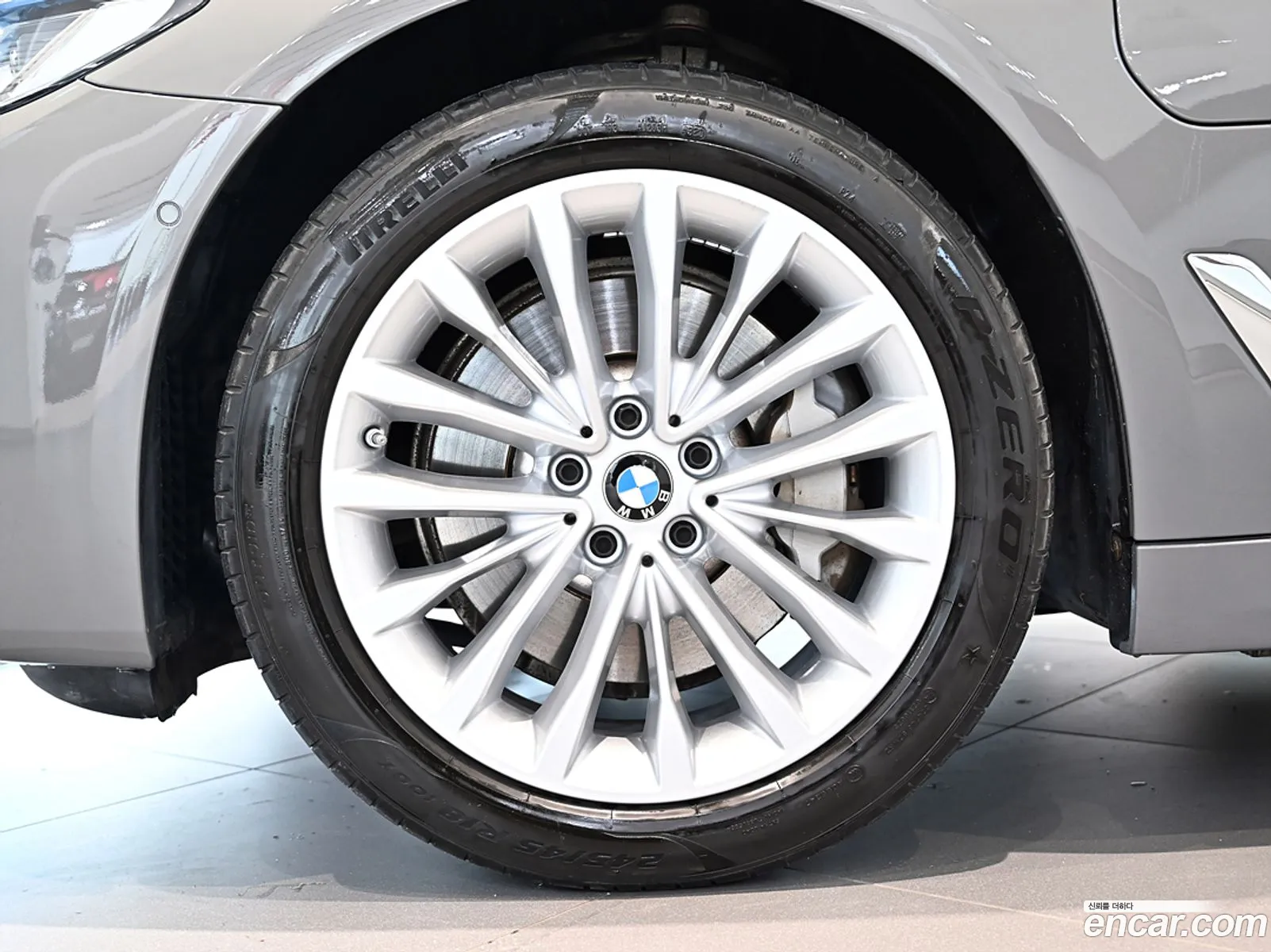 BMW 5 Series G30 530E Luxury - фотография 7837775