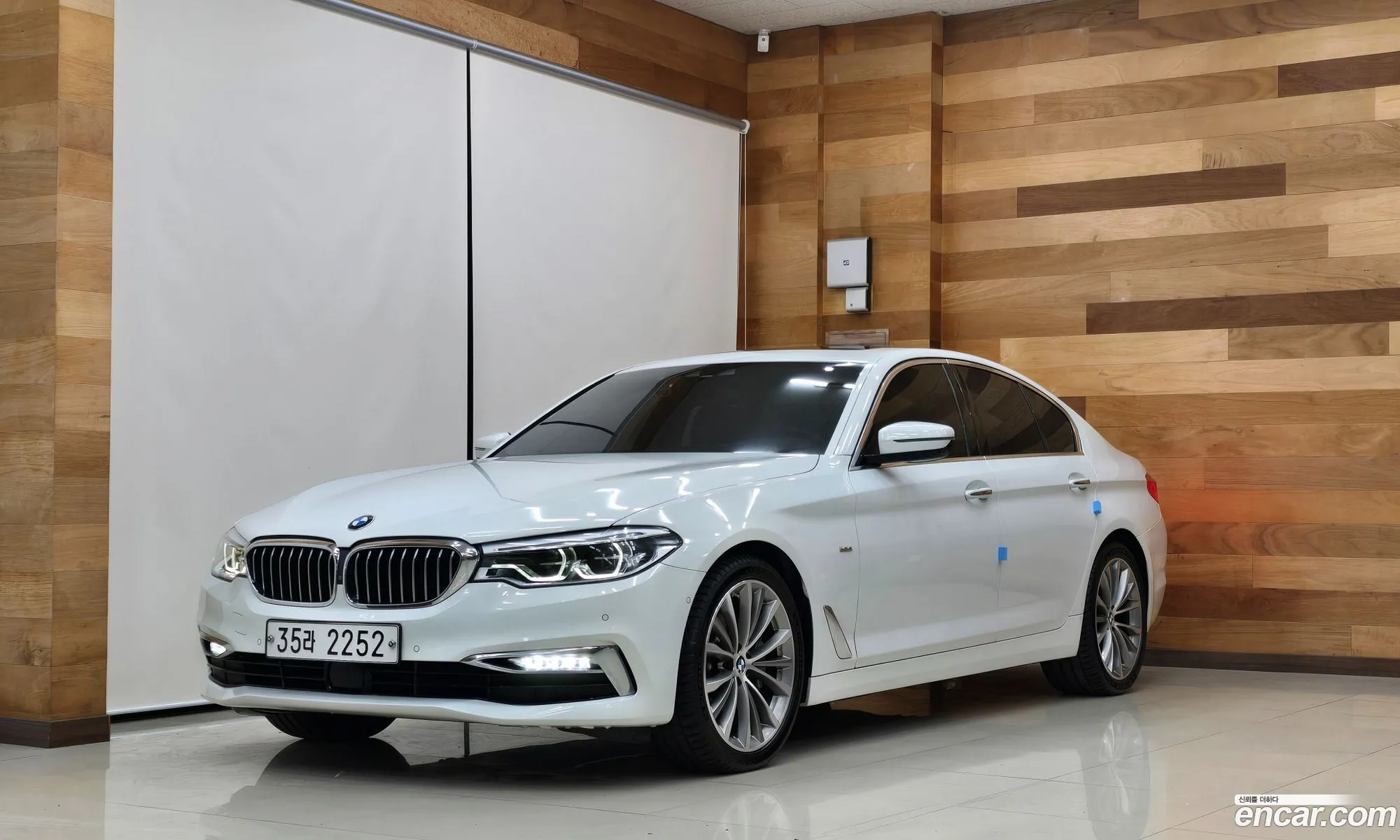 BMW 5 Series G30 540I xDrive Luxury Plus - фотография 2452980