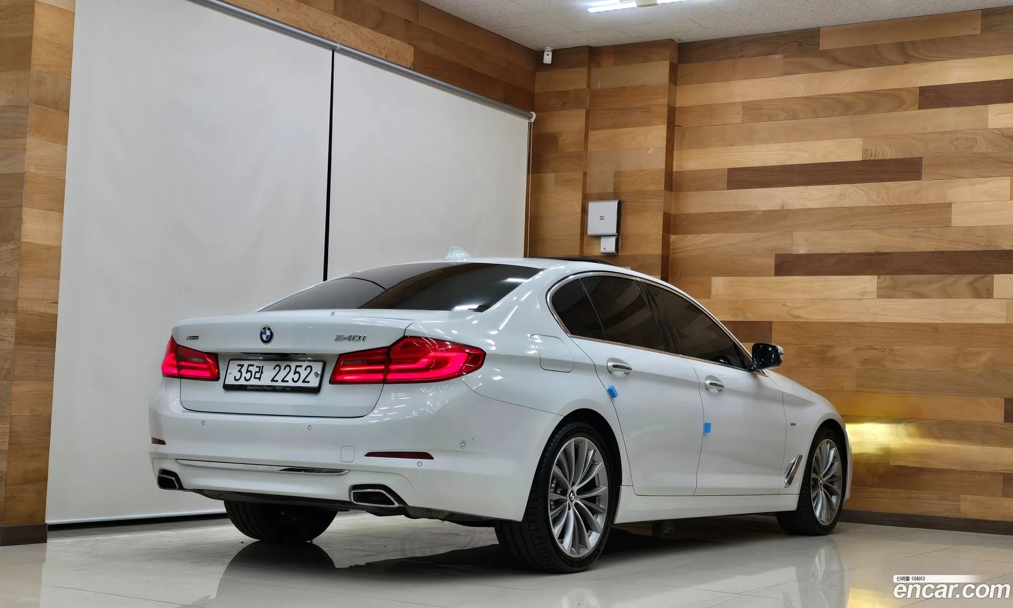 BMW 5 Series G30 540I xDrive Luxury Plus - фотография 2452981