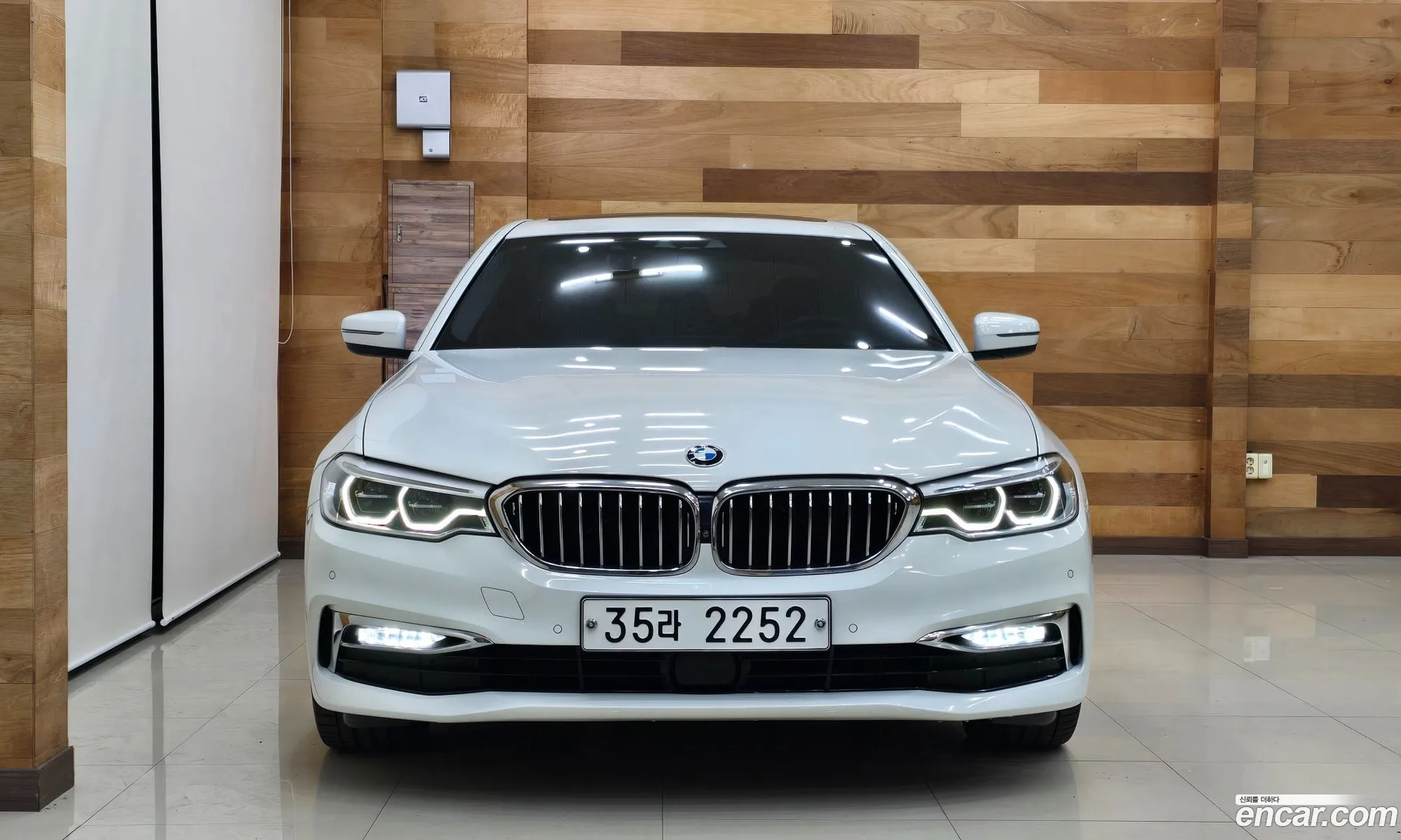 BMW 5 Series G30 540I xDrive Luxury Plus - фотография 2452982
