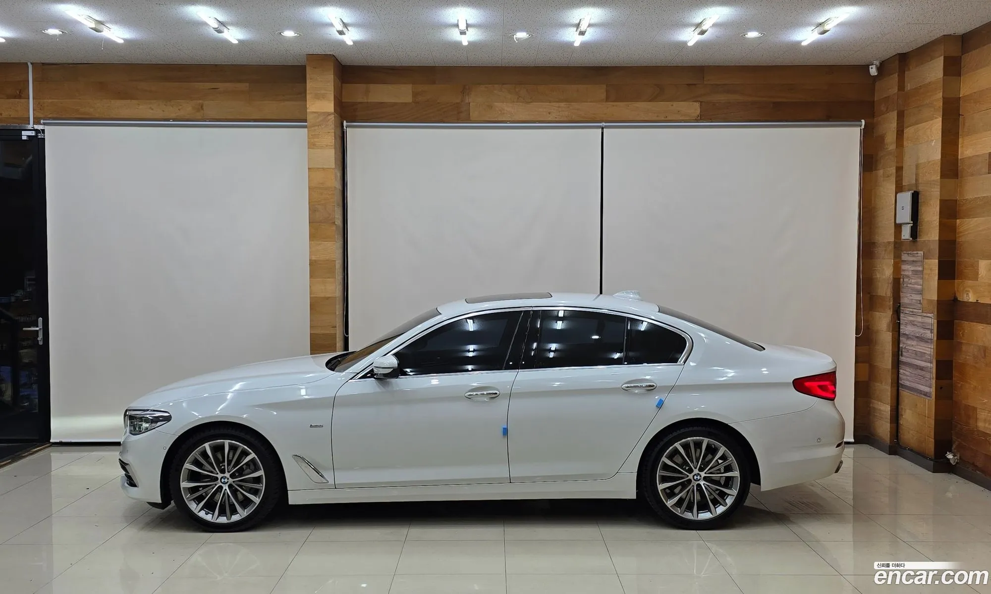 BMW 5 Series G30 540I xDrive Luxury Plus - фотография 2452984