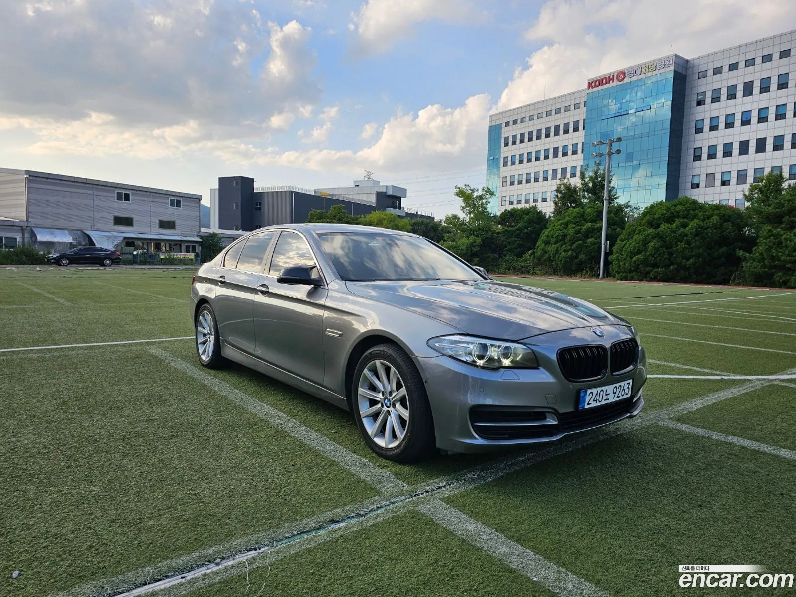 BMW 5 Series F10 528I xDrive - фотография 6741372