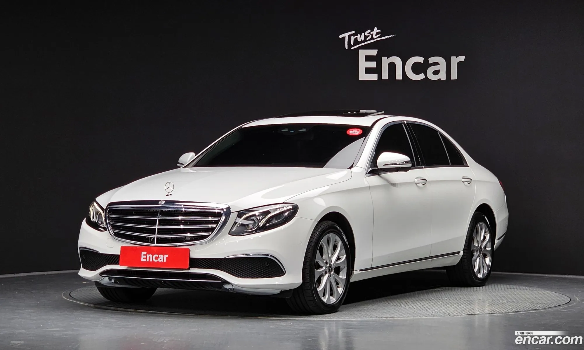 Mercedes E-Class W213 E300 4Matic Exclusive - фотография 12576510