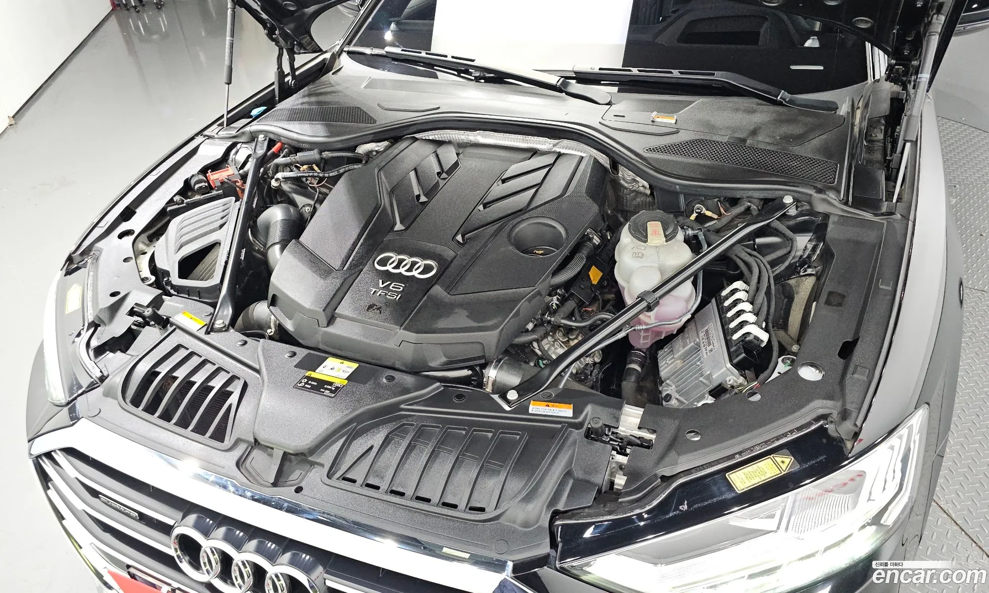 Audi A8 D5 55 Tfsi Quattro Lwb - фотография 12864929