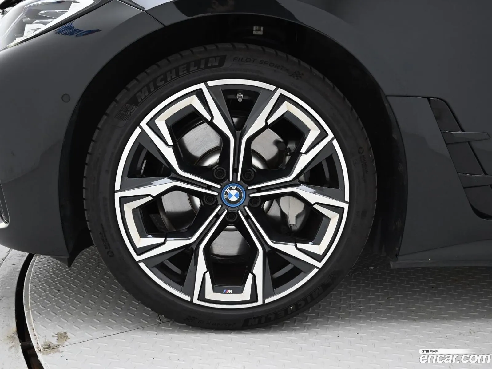 BMW I4 Edrive40 M Sport - фотография 4810971