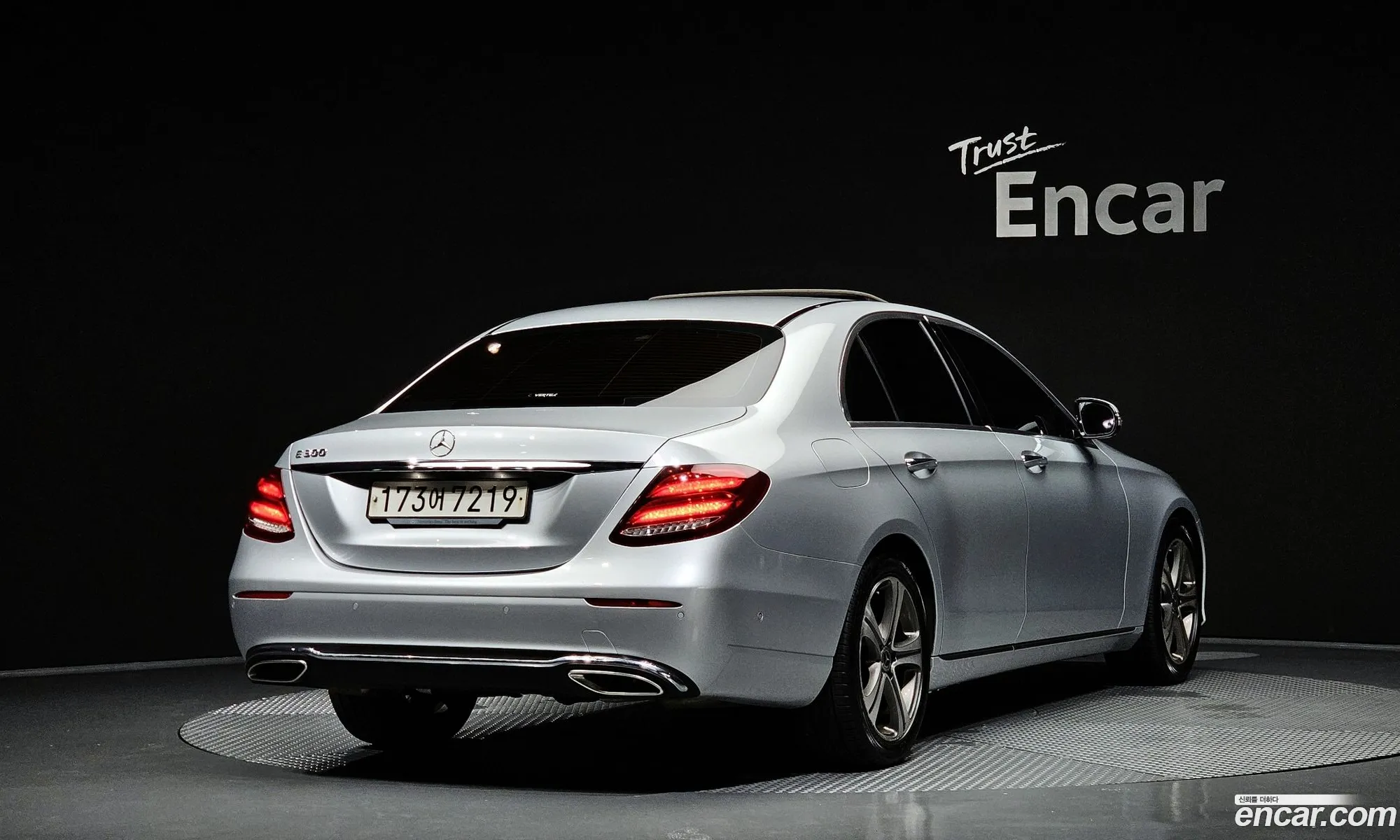 Mercedes E-Class W213 E300 Avantgarde - фотография 12576523