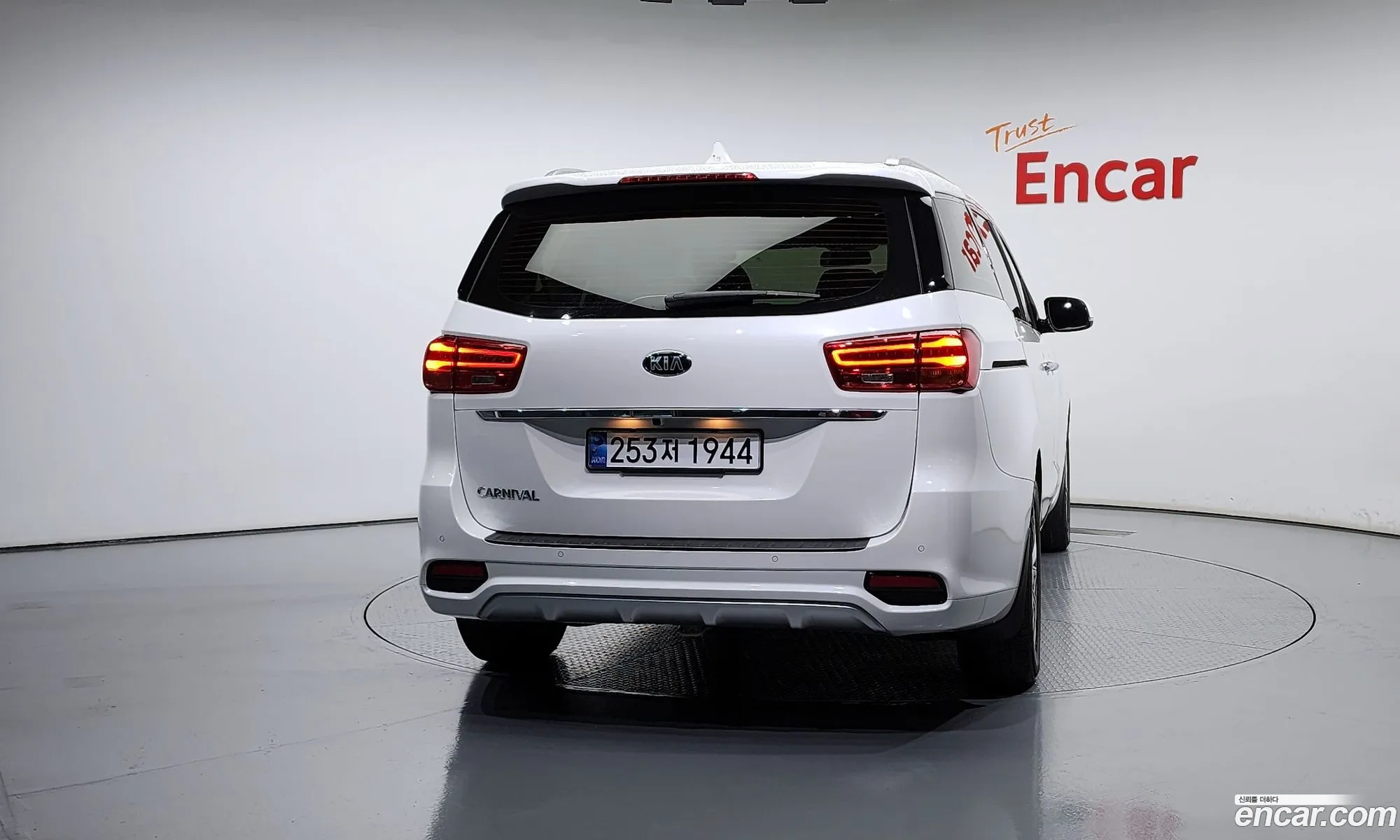 Kia The New Carnival 9-Seater Prestige - фотография 15779958