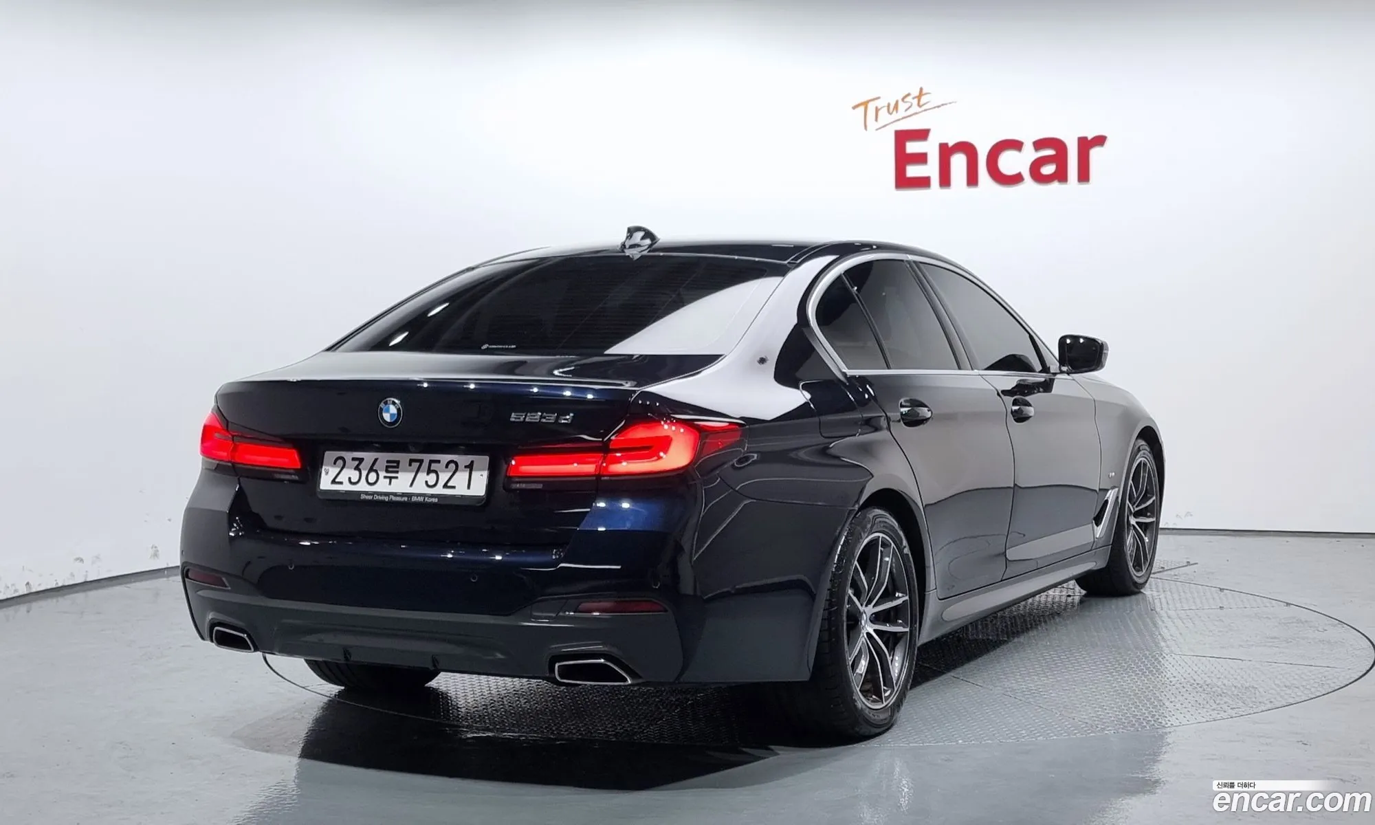 BMW 5 Series G30 523D ​​M Sports - фотография 6291417