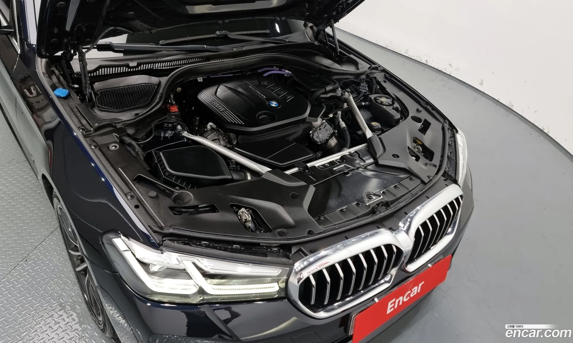 BMW 5 Series G30 523D ​​M Sports - фотография 6291421