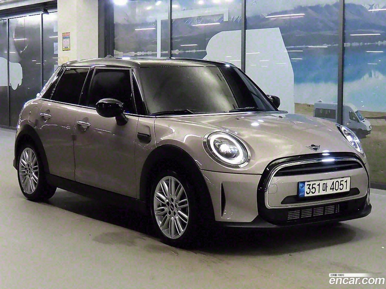 Mini Cooper 5-Door Classic Plus 3Rd Generation - фотография 1025931