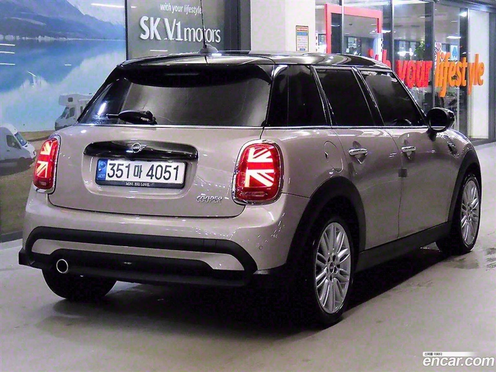 Mini Cooper 5-Door Classic Plus 3Rd Generation - фотография 1025934