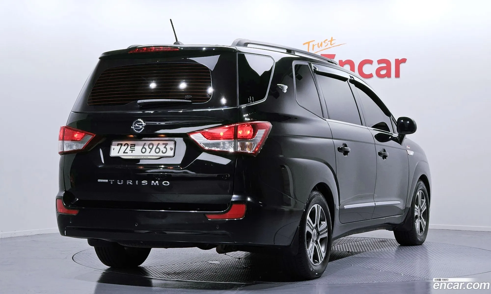 Kg Mobility Ssangyong Korando Turismo 4Wd Rt 11-Seater - фотография 6609059