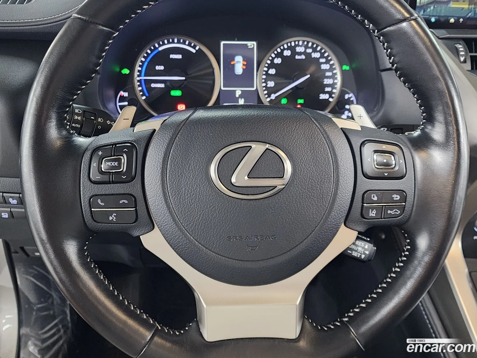 Lexus Nx300H Executive - фотография 6336960