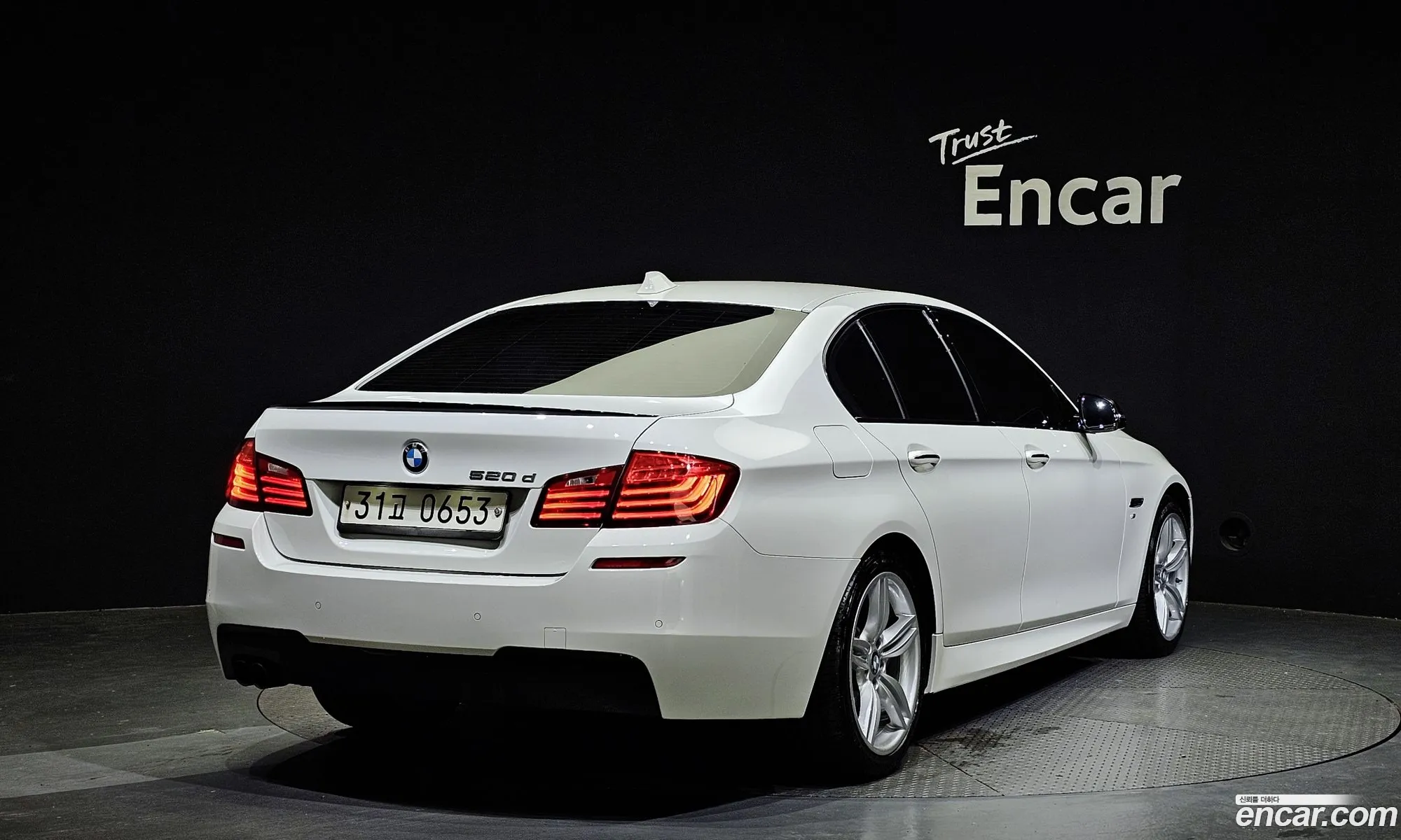 BMW 5 Series F10 520D M Aerodynamics - фотография 6126891