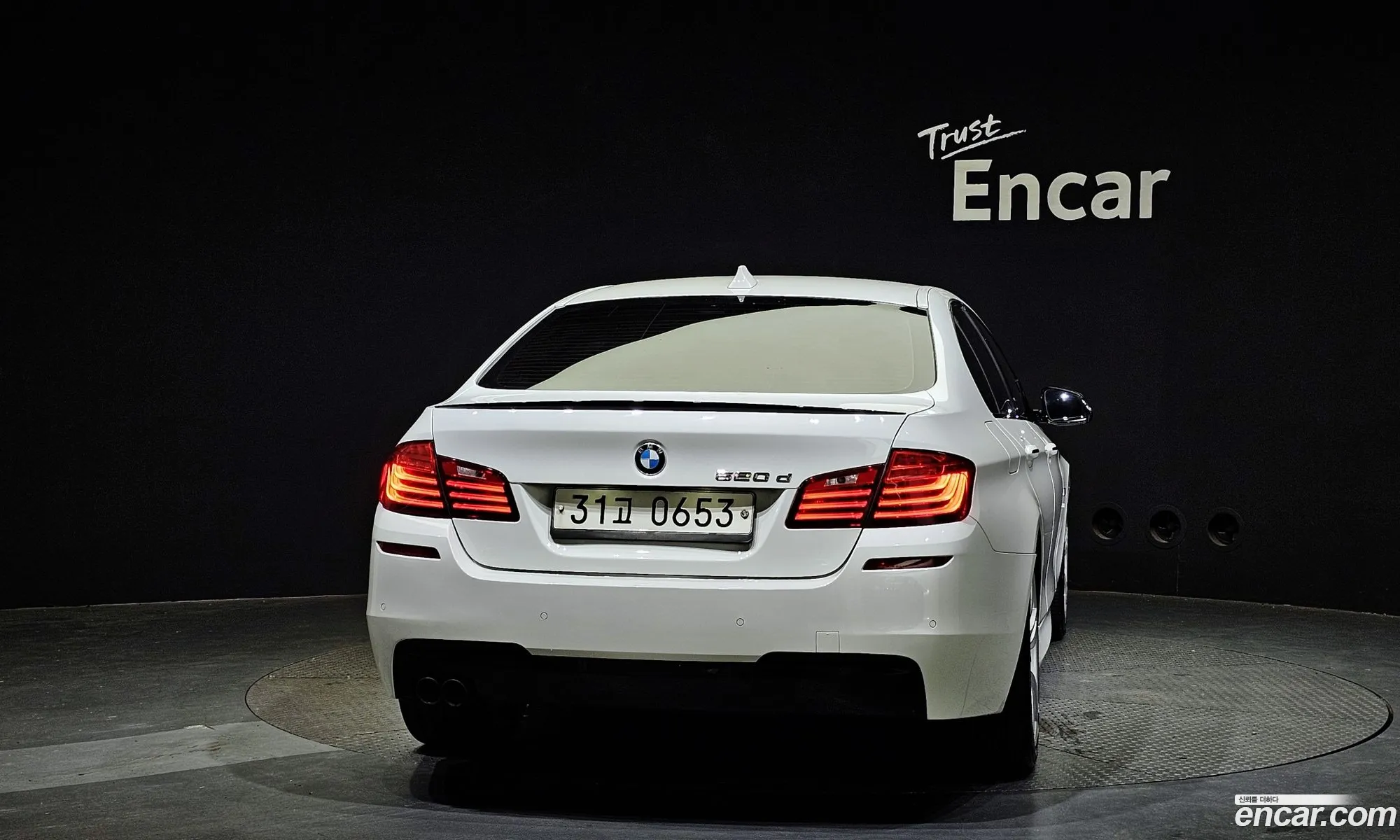 BMW 5 Series F10 520D M Aerodynamics - фотография 6126893