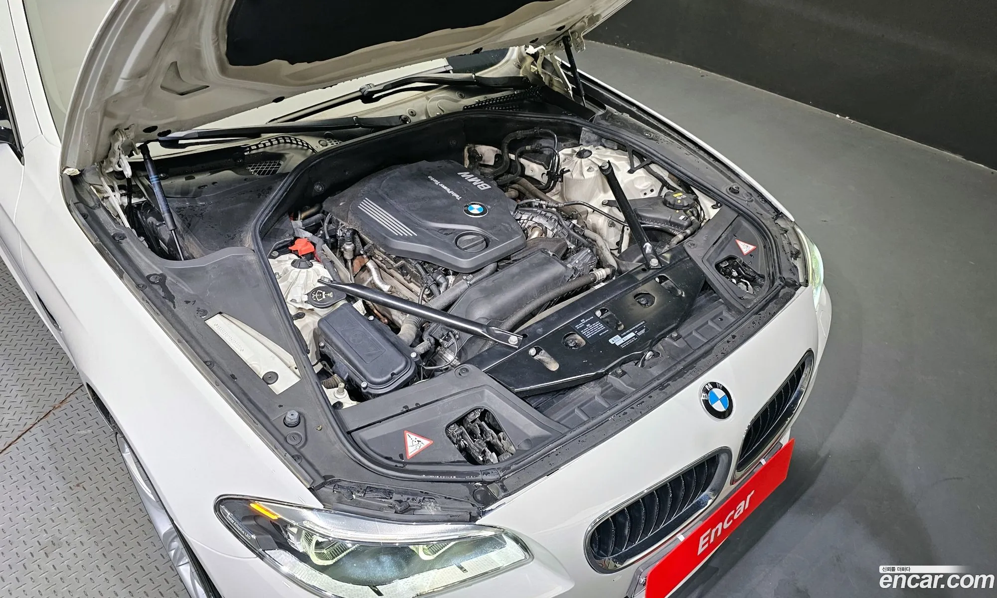 BMW 5 Series F10 520D M Aerodynamics - фотография 6126895