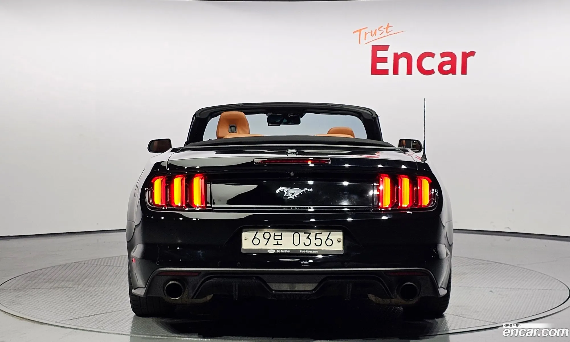 Ford Mustang Convertible - фотография 4625650
