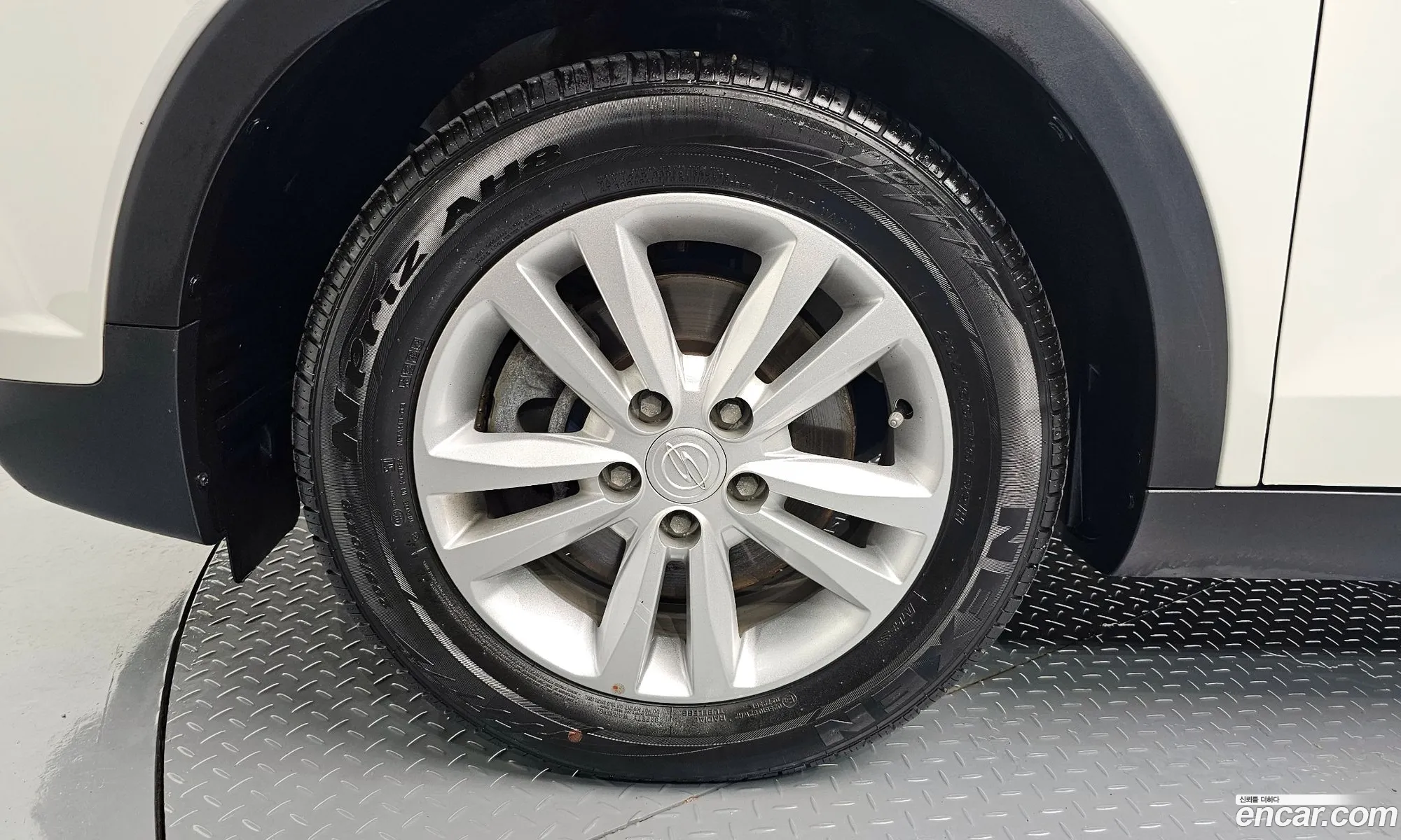 Kg Mobility Ssangyong Tivoli Armor Vx 2Wd - фотография 6229893
