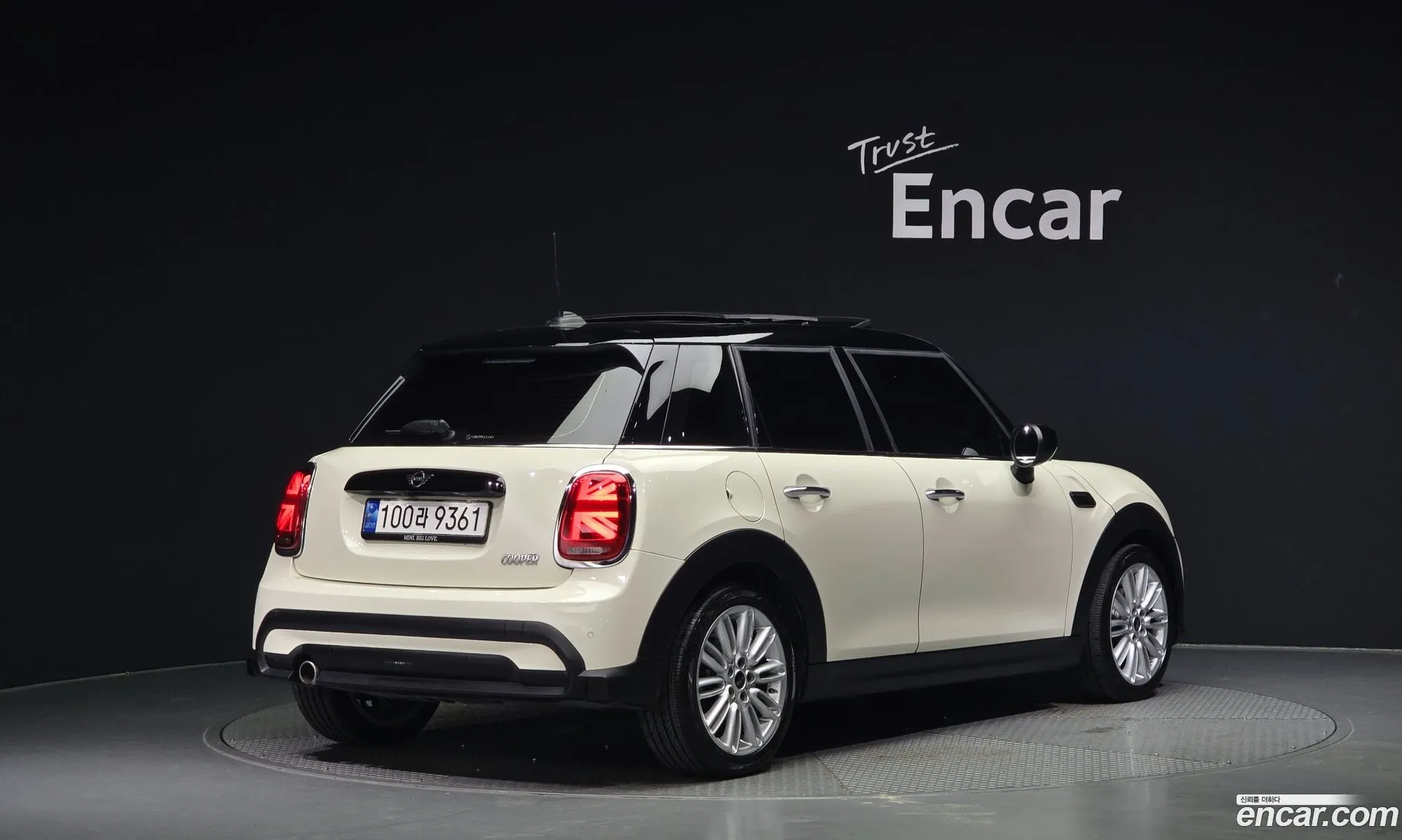 Mini Cooper 5-Door Classic Plus 3Rd Generation - фотография 1025907
