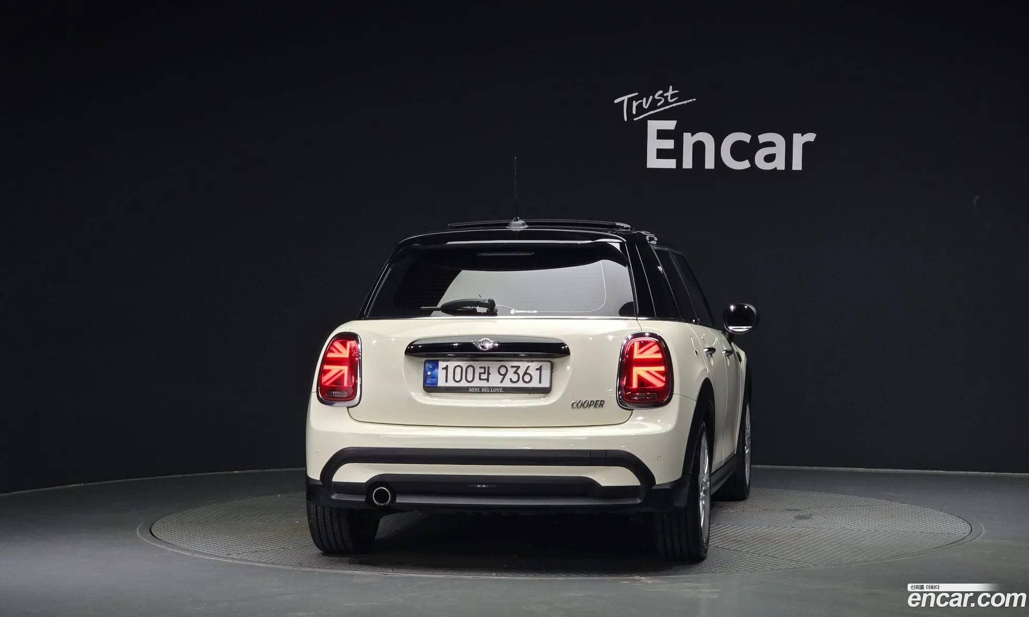 Mini Cooper 5-Door Classic Plus 3Rd Generation - фотография 1025909