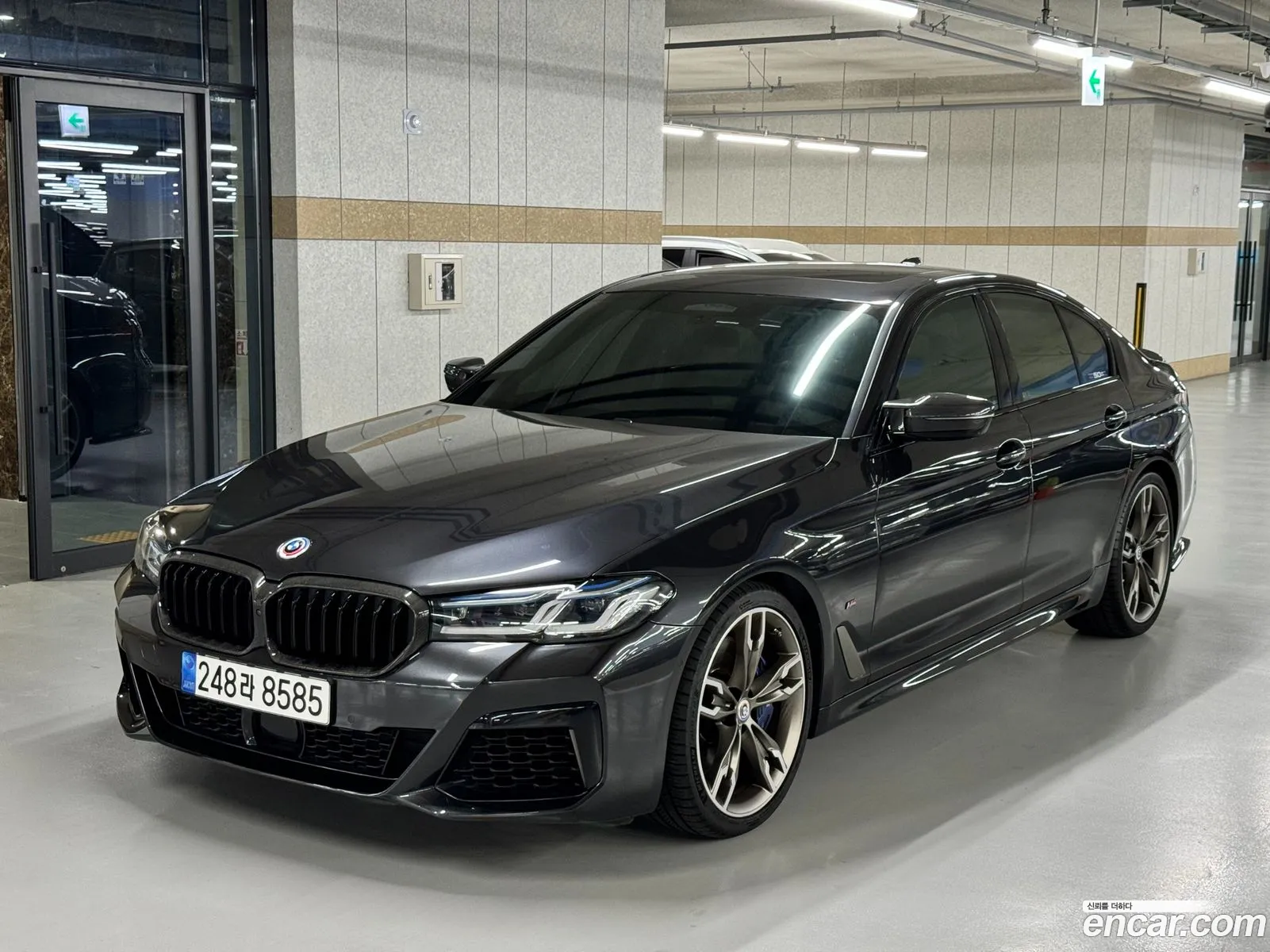 BMW 5 Series G30 M550I xDrive - фотография 5929450