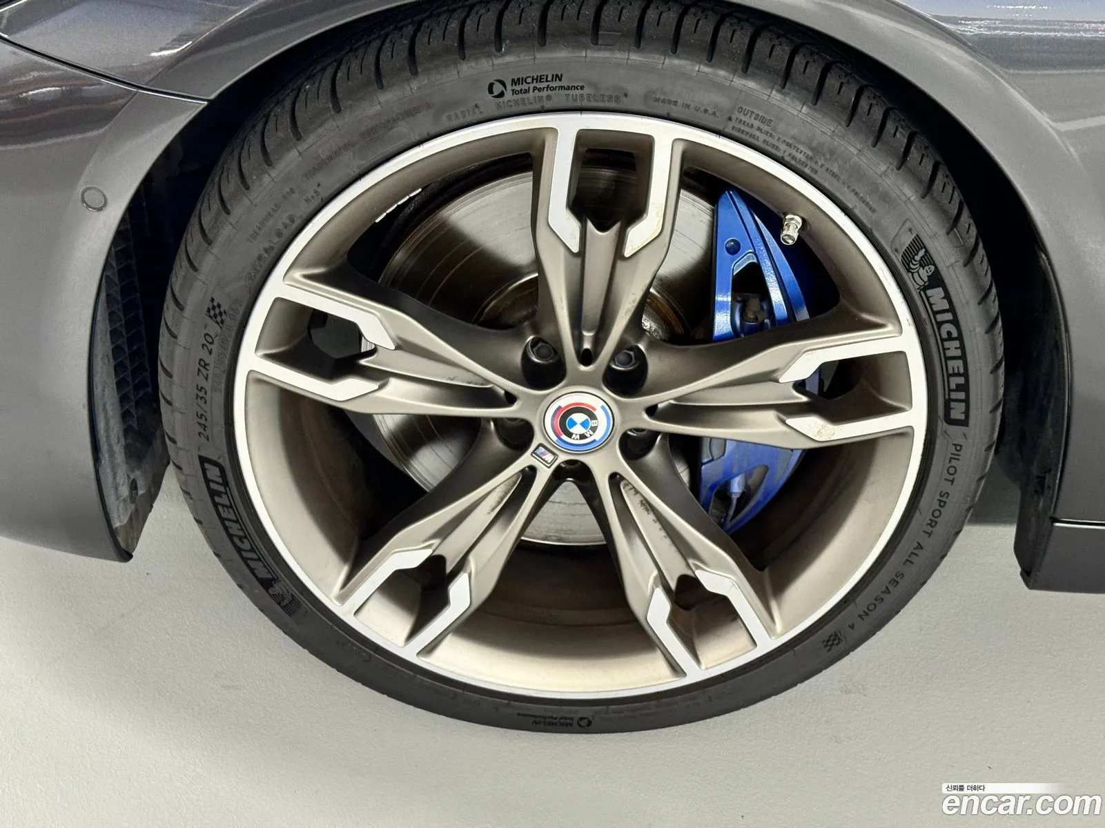 BMW 5 Series G30 M550I xDrive - фотография 5929454