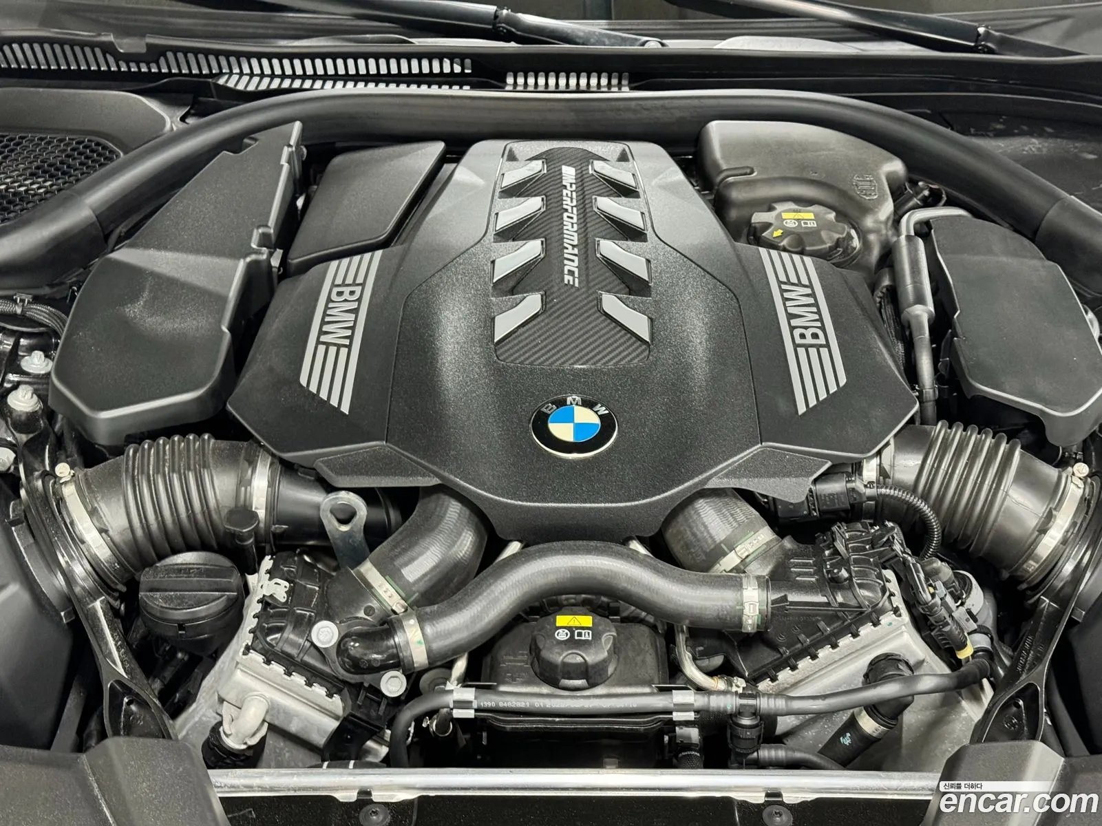 BMW 5 Series G30 M550I xDrive - фотография 5929455