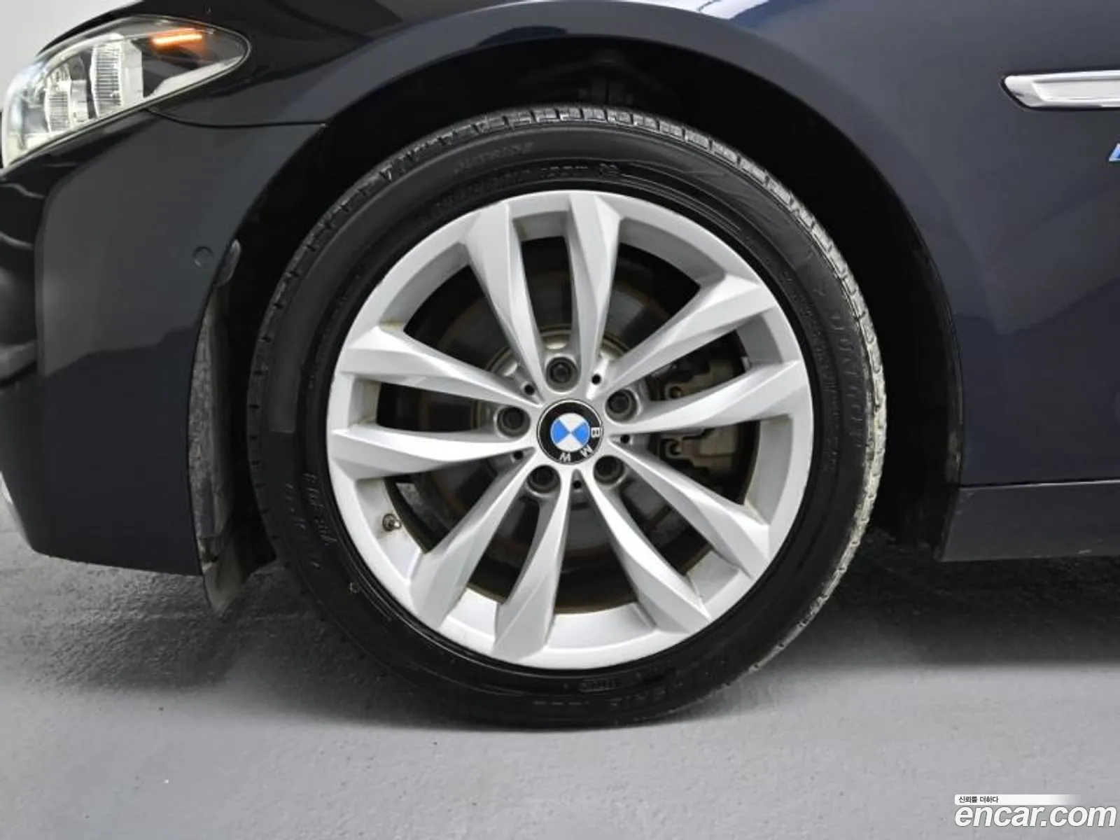 BMW 5 Series F10 520D xDrive M Aerodynamics - фотография 5929478