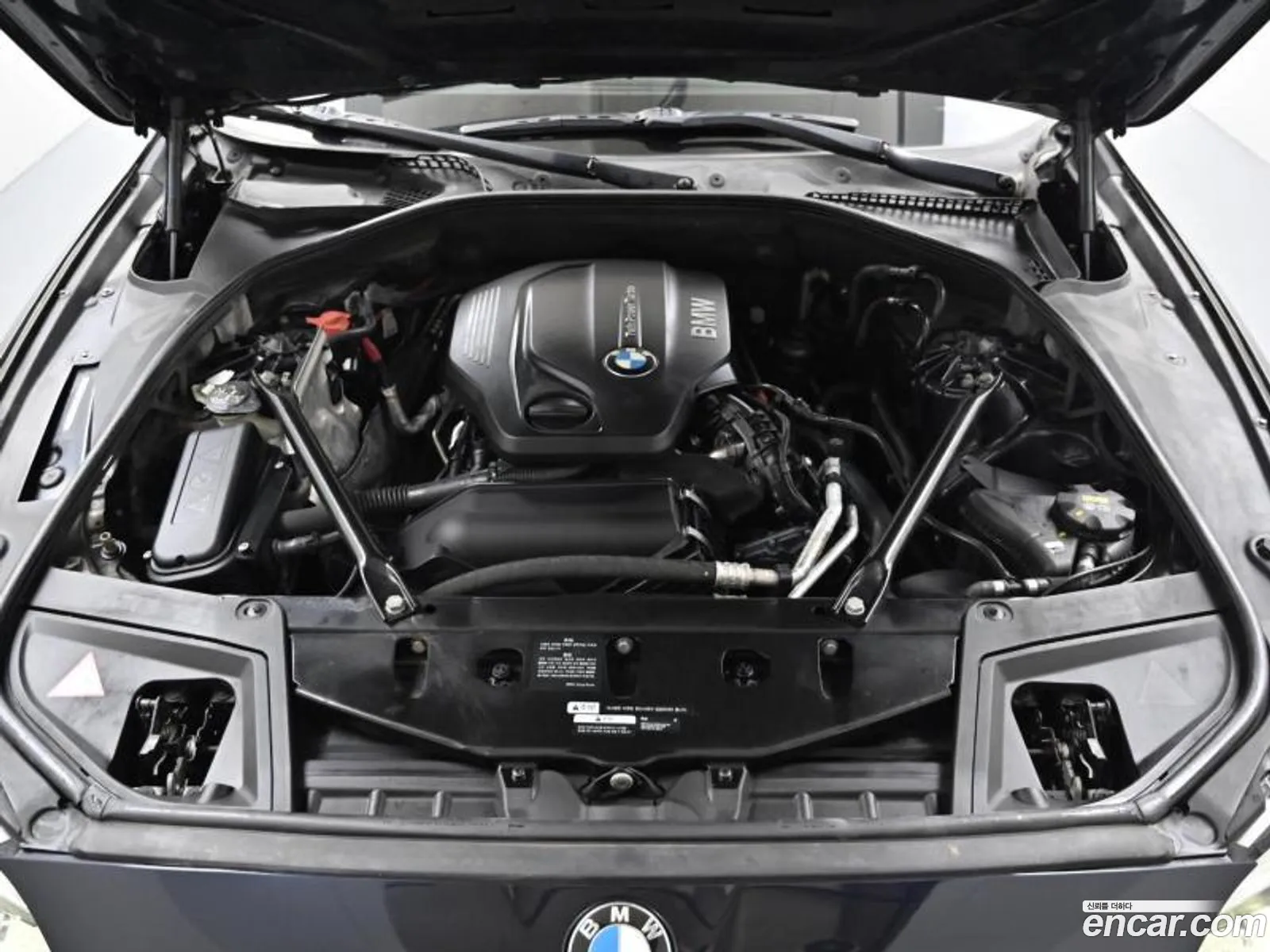 BMW 5 Series F10 520D xDrive M Aerodynamics - фотография 5929479