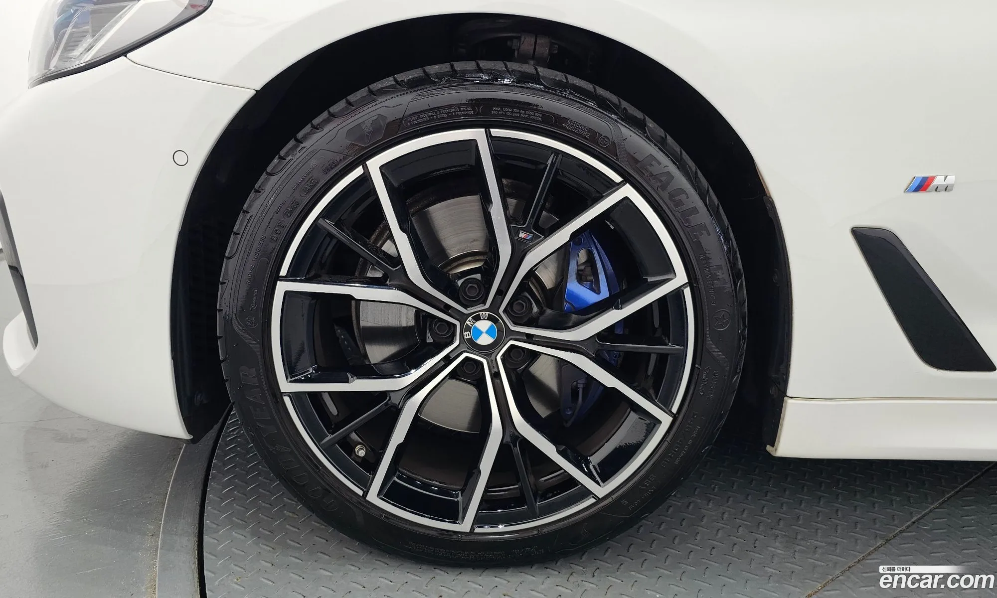 BMW 5 Series G30 530I xDrive M Sports - фотография 3687310