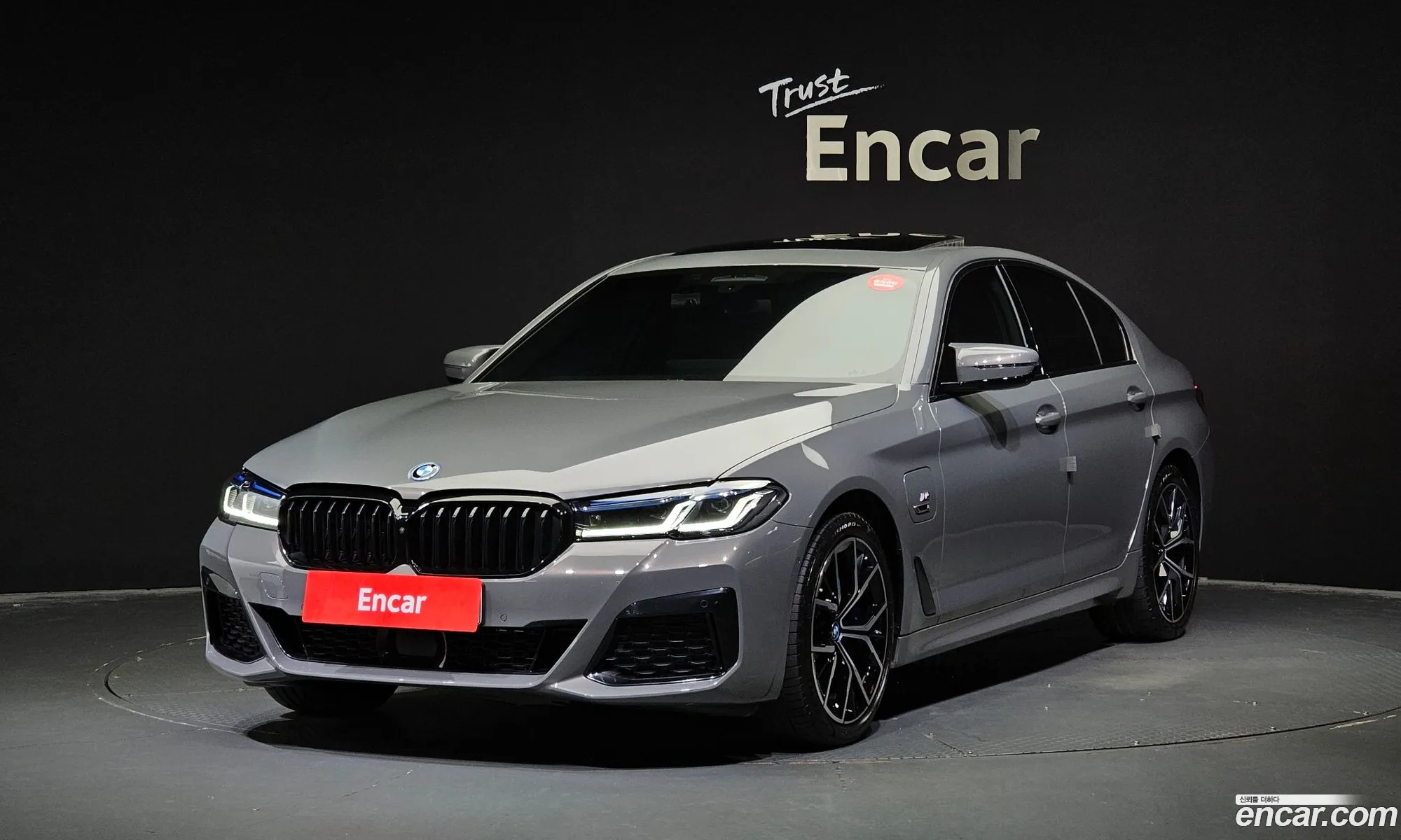 BMW 5 Series G30 530E M Sports - фотография 4729126