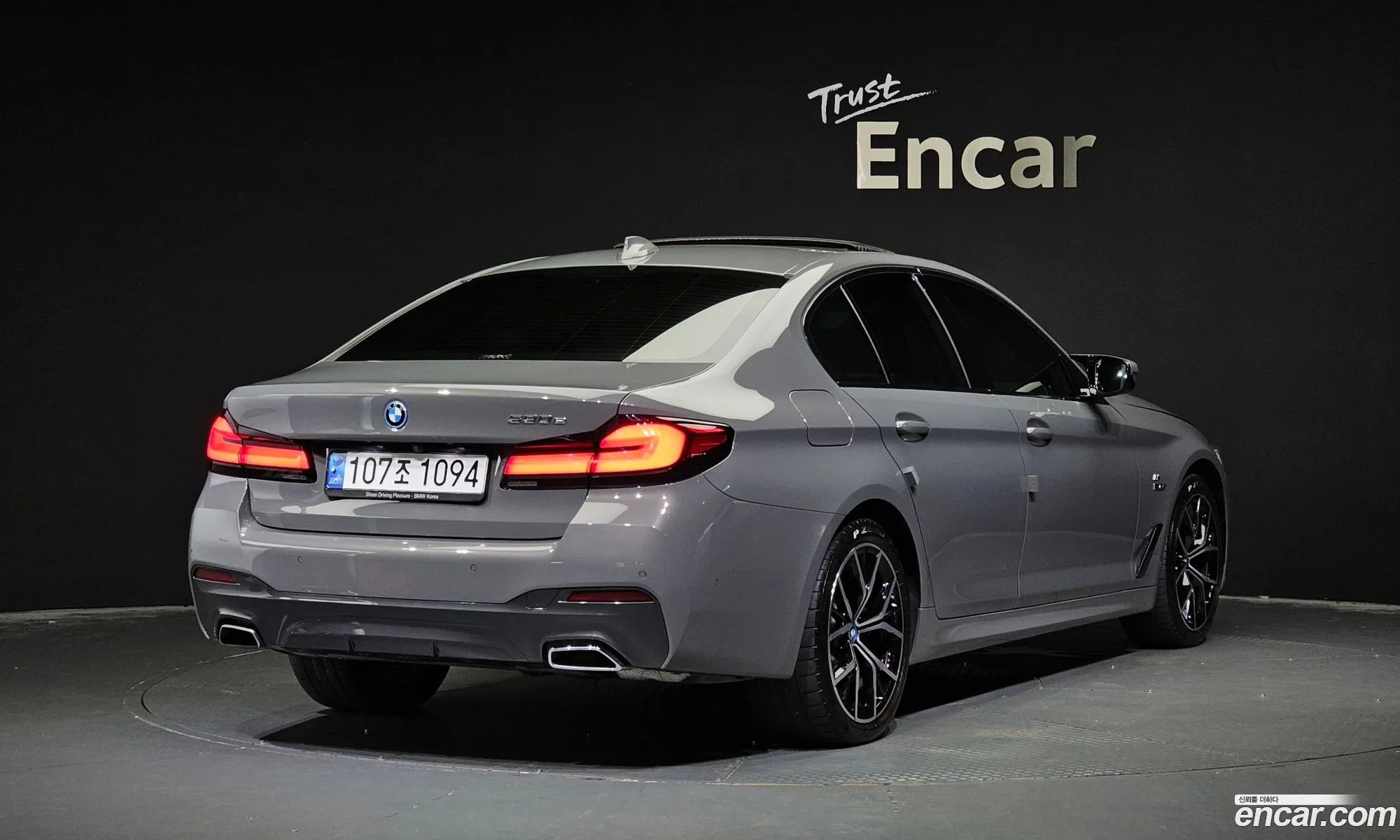 BMW 5 Series G30 530E M Sports - фотография 4729127