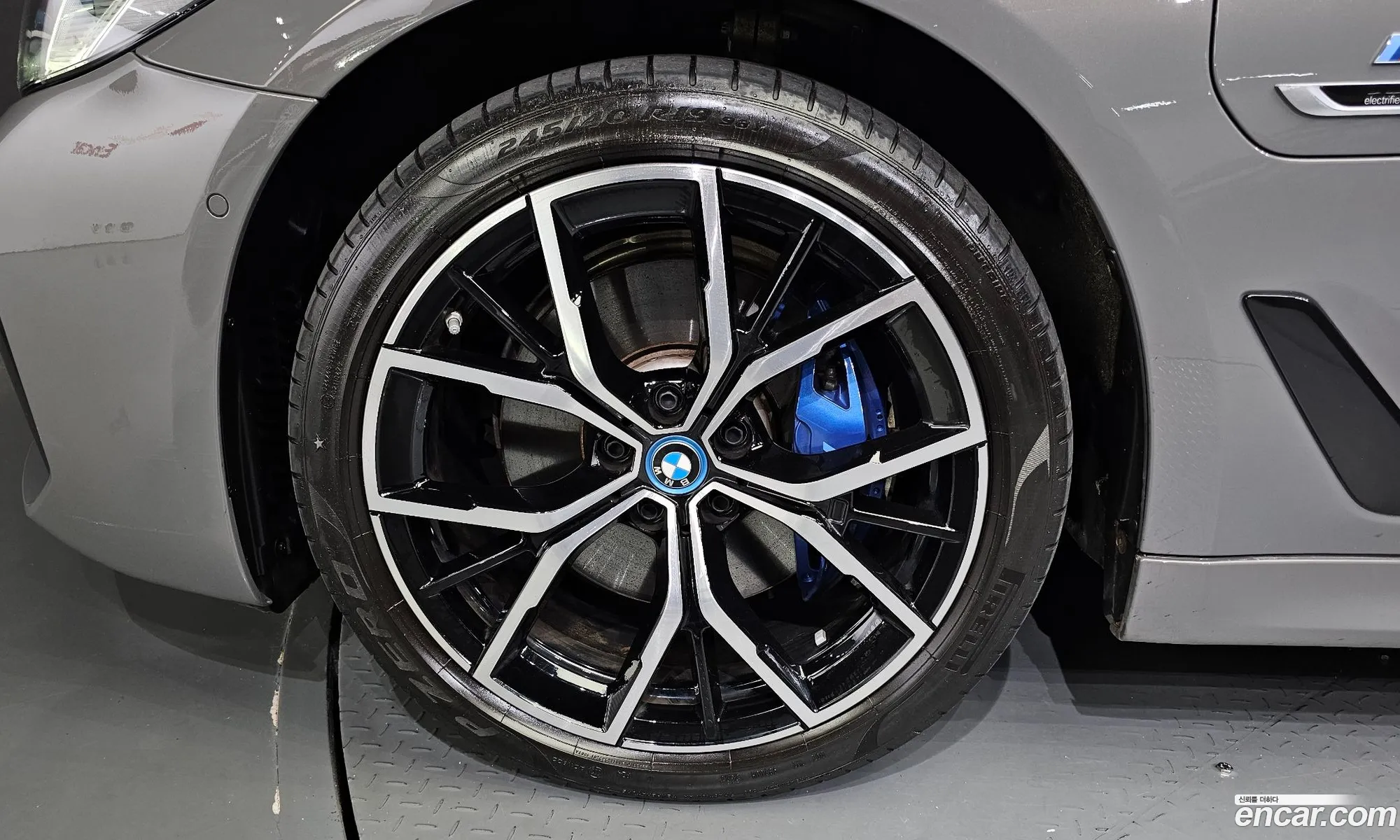 BMW 5 Series G30 530E M Sports - фотография 4729130