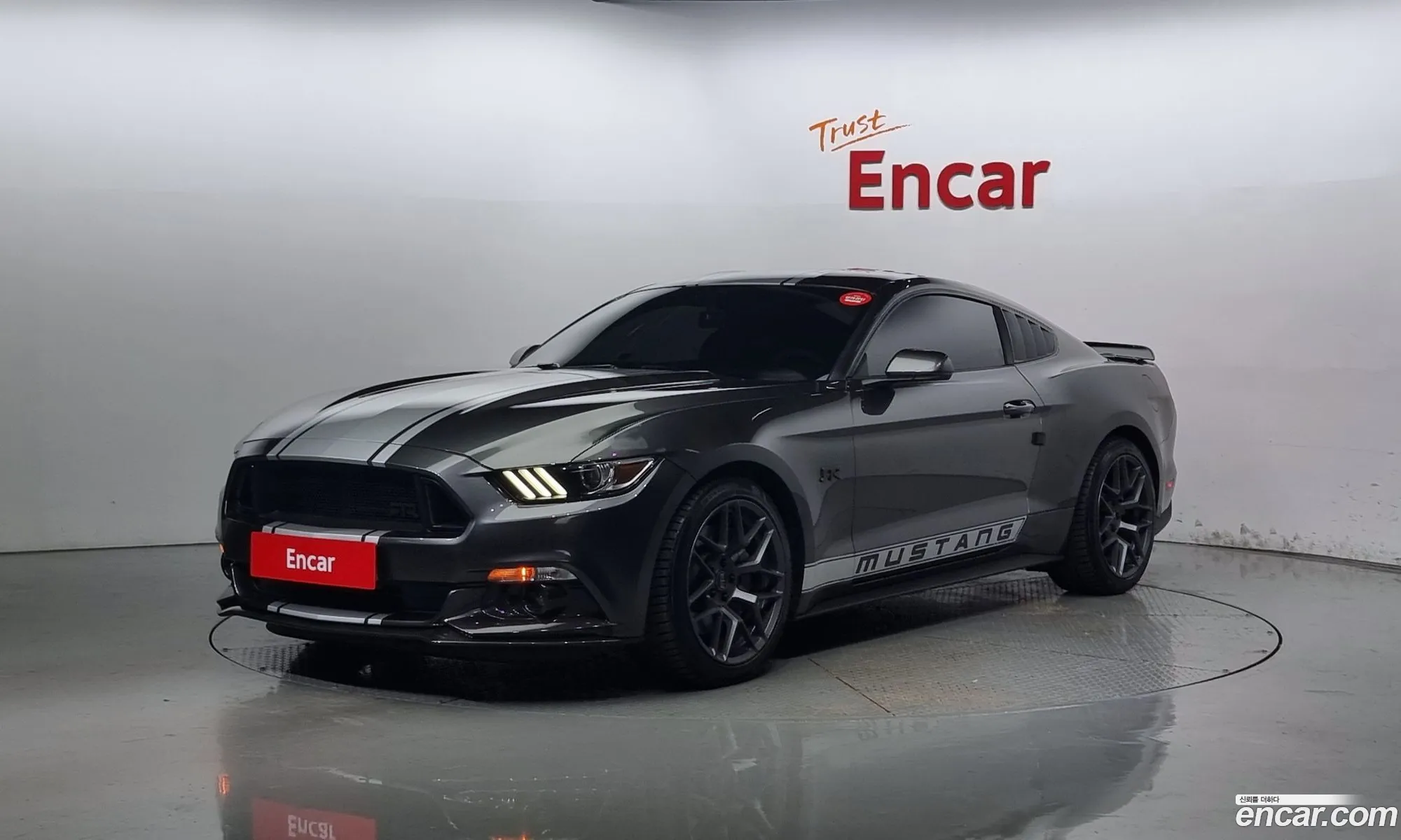 Ford Mustang Coupe - фотография 4597167