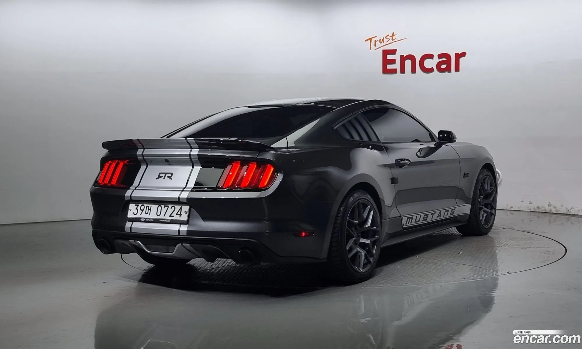 Ford Mustang Coupe - фотография 4597168