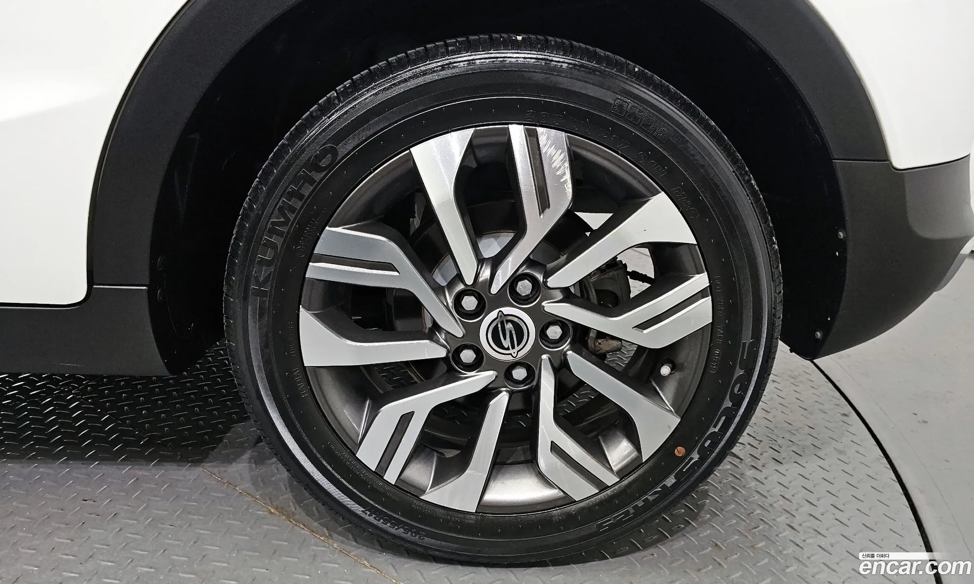 Kg Mobility Ssangyong Tivoli Armor Vx 2Wd - фотография 6486446