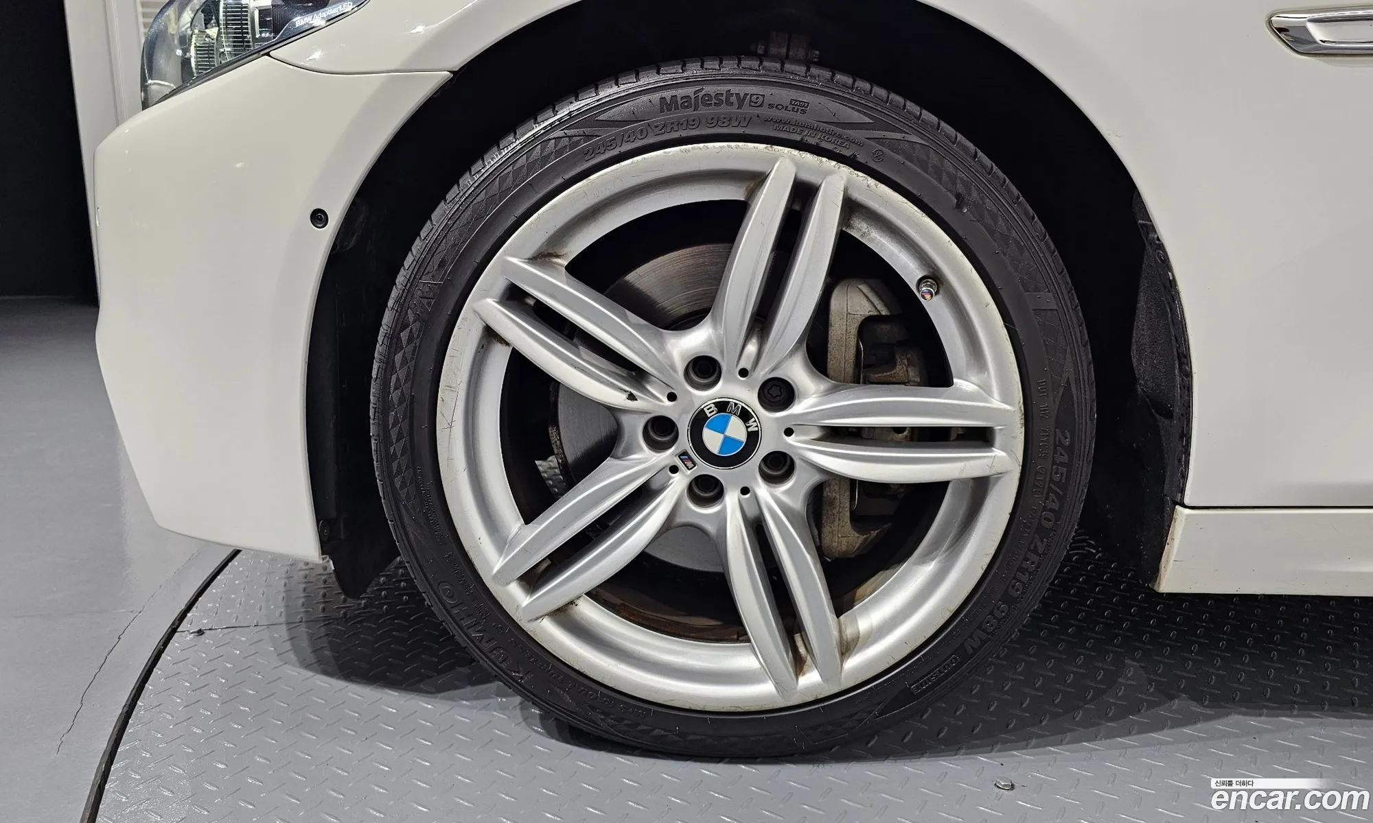 BMW 5 Series F10 530D xDrive M Aerodynamics - фотография 3680987