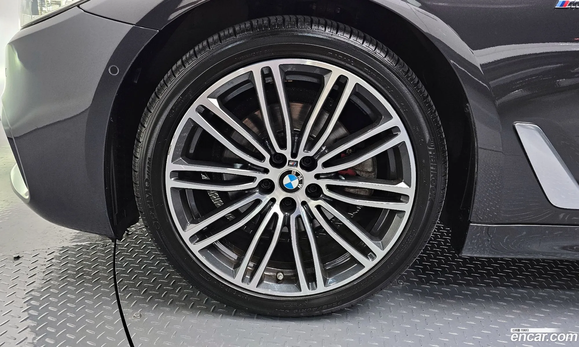 BMW 5 Series G30 520D xDrive M Sport Plus - фотография 4742142