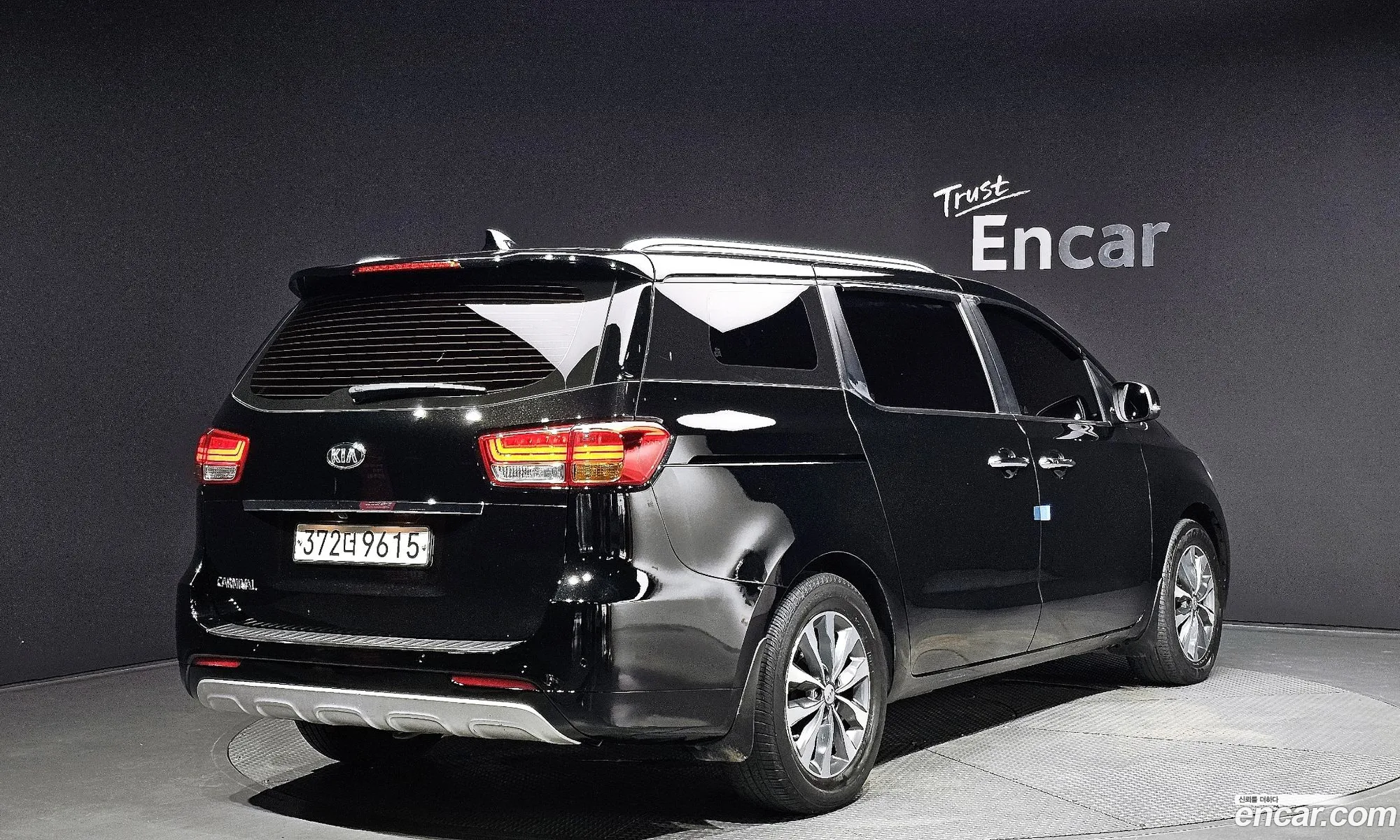 Kia All New Carnival 9-Seater Luxury - фотография 12571090