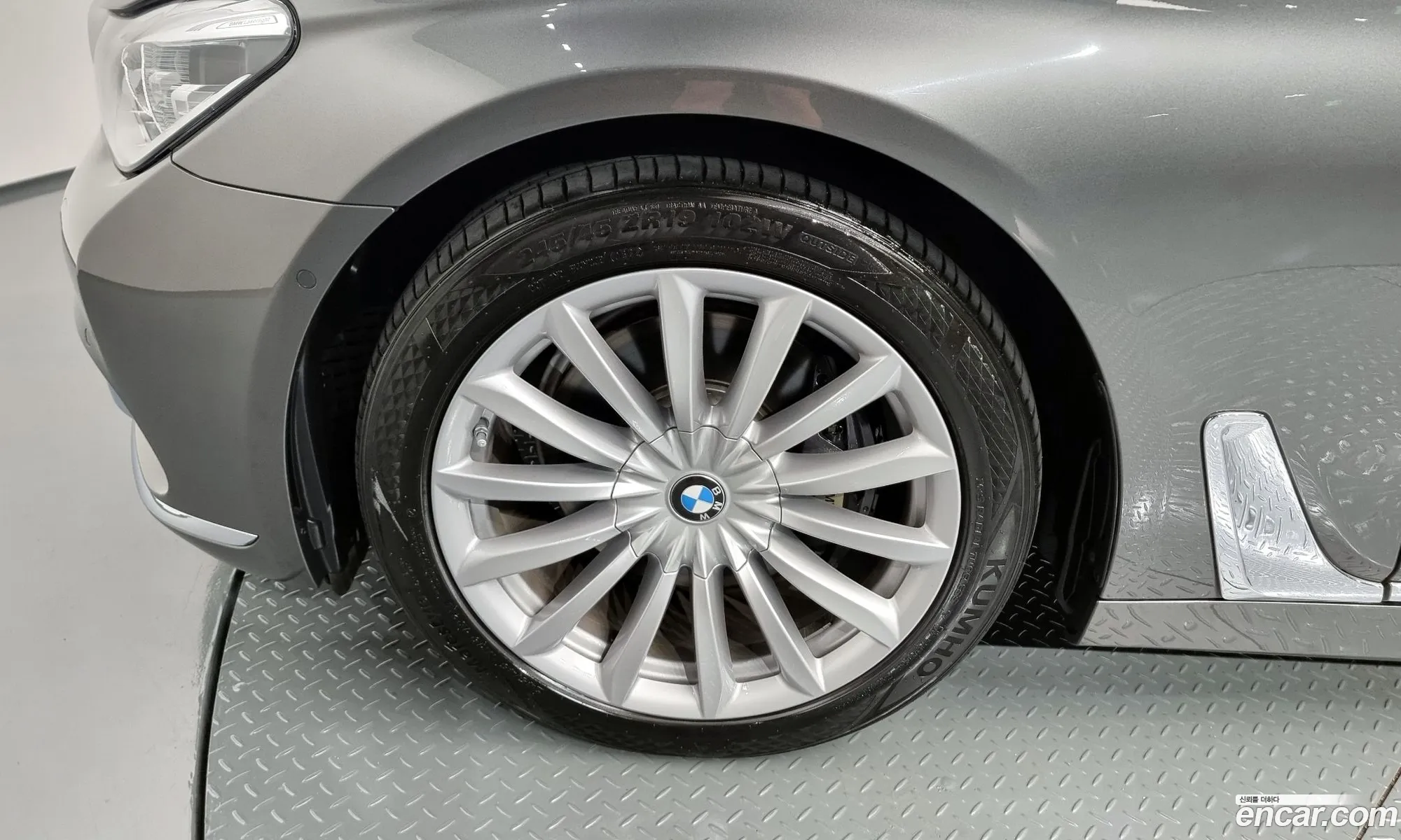 BMW 7 Series G11 740Li xDrive - фотография 4674713