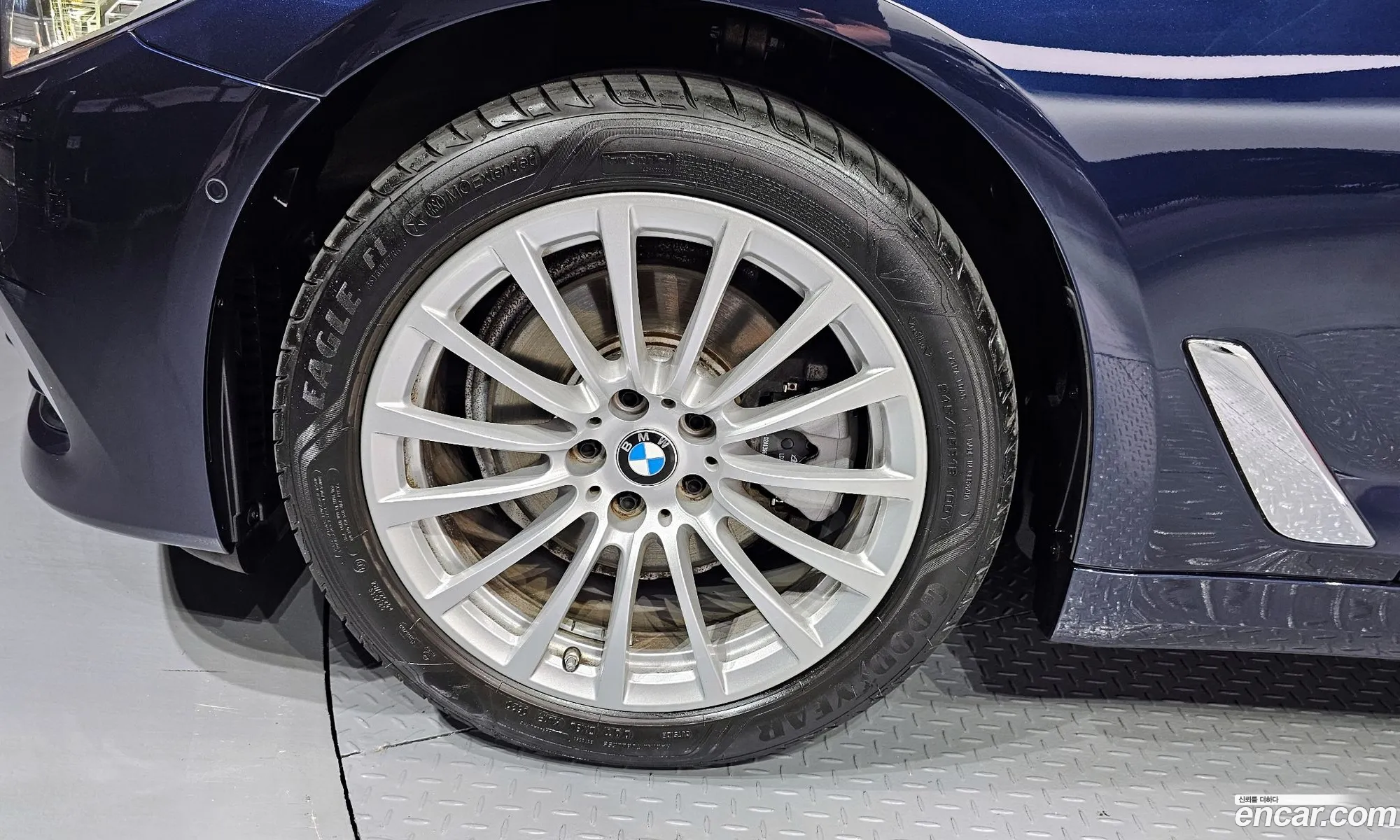 BMW 5 Series G30 520I Luxury - фотография 7127