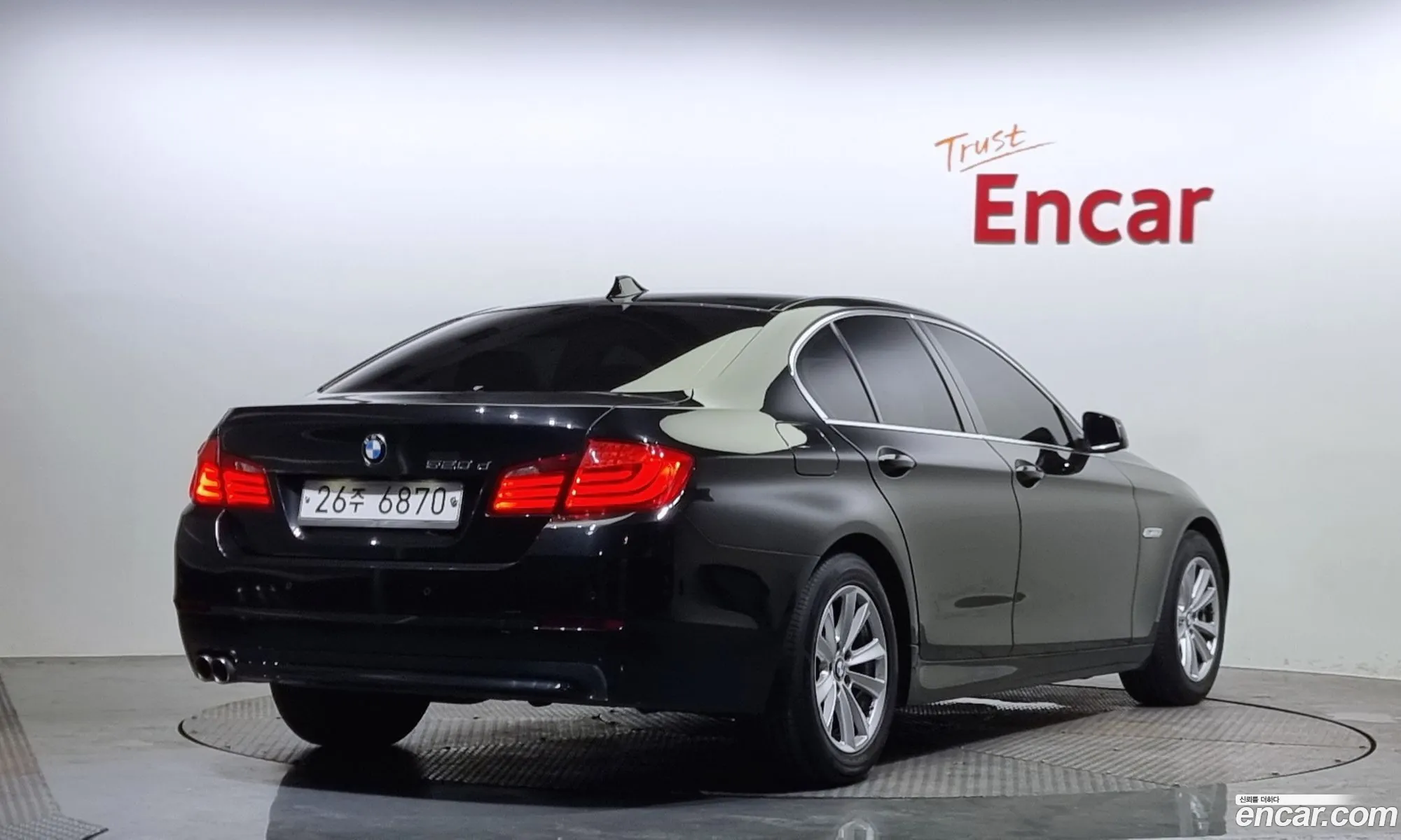 BMW 5 Series F10 520D - фотография 7148
